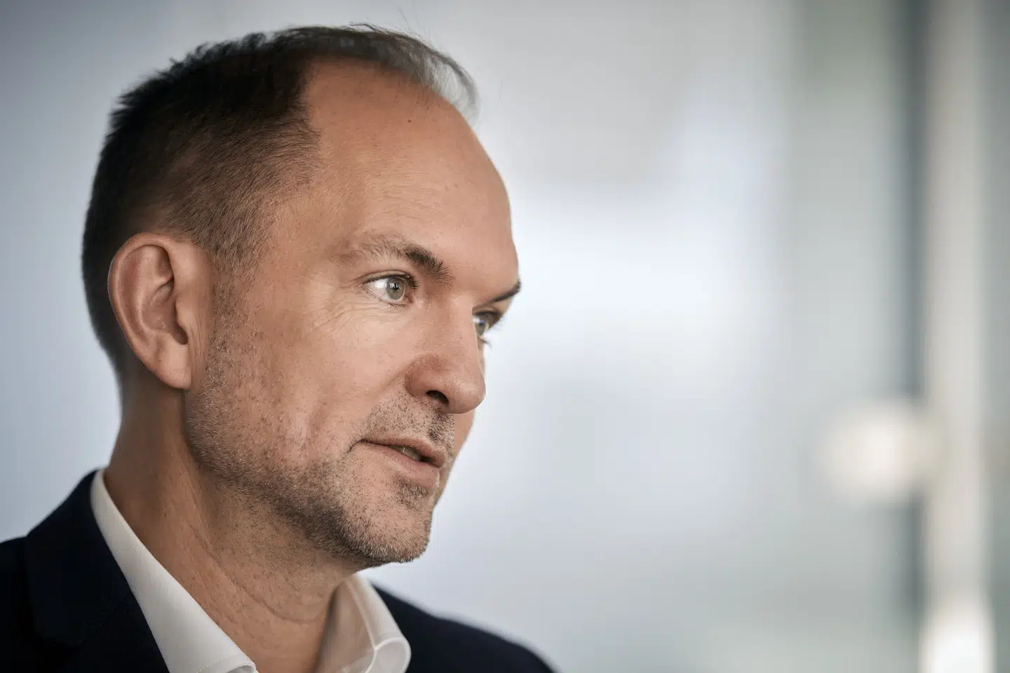 Minister for den grønne trepart Jeppe Bruus siger, at han vil "udfordre den måde, ulvene er blevet håndteret på tidligere". Han skal blandt andet drøfte mulighederne for regulering af ulve med EU's miljøkommissær. (Arkivfoto).