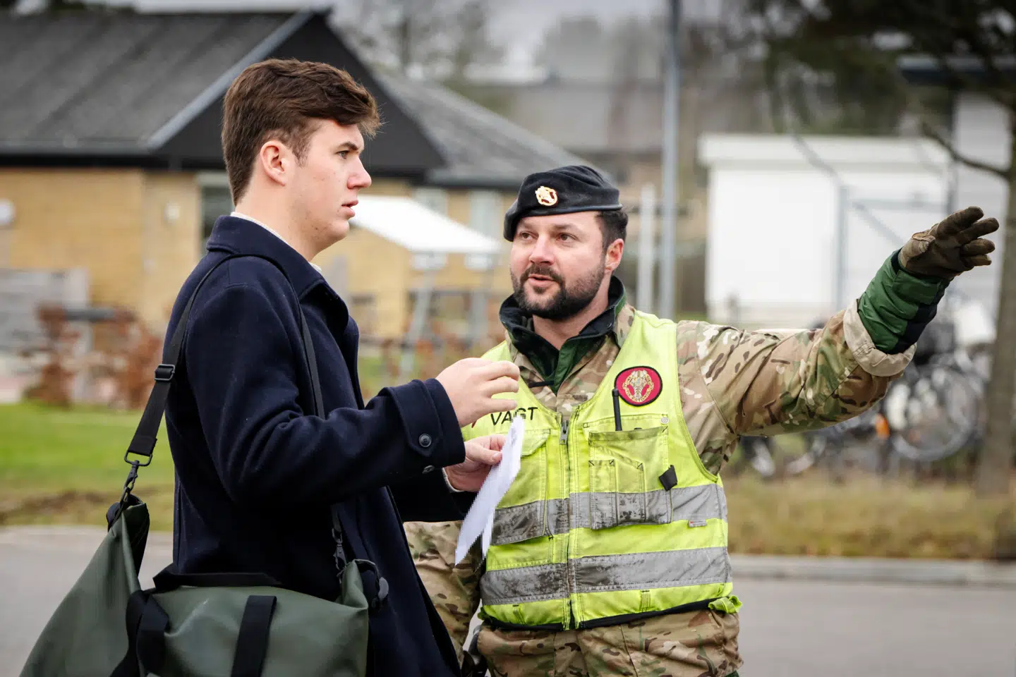 Kronprins Christian startede som almindelig værnepligtig ved Gardehusarregimentet på Antvorskov Kaserne i Slagelse mandag den 3. februar 2025, og her ankom han mutters alene.