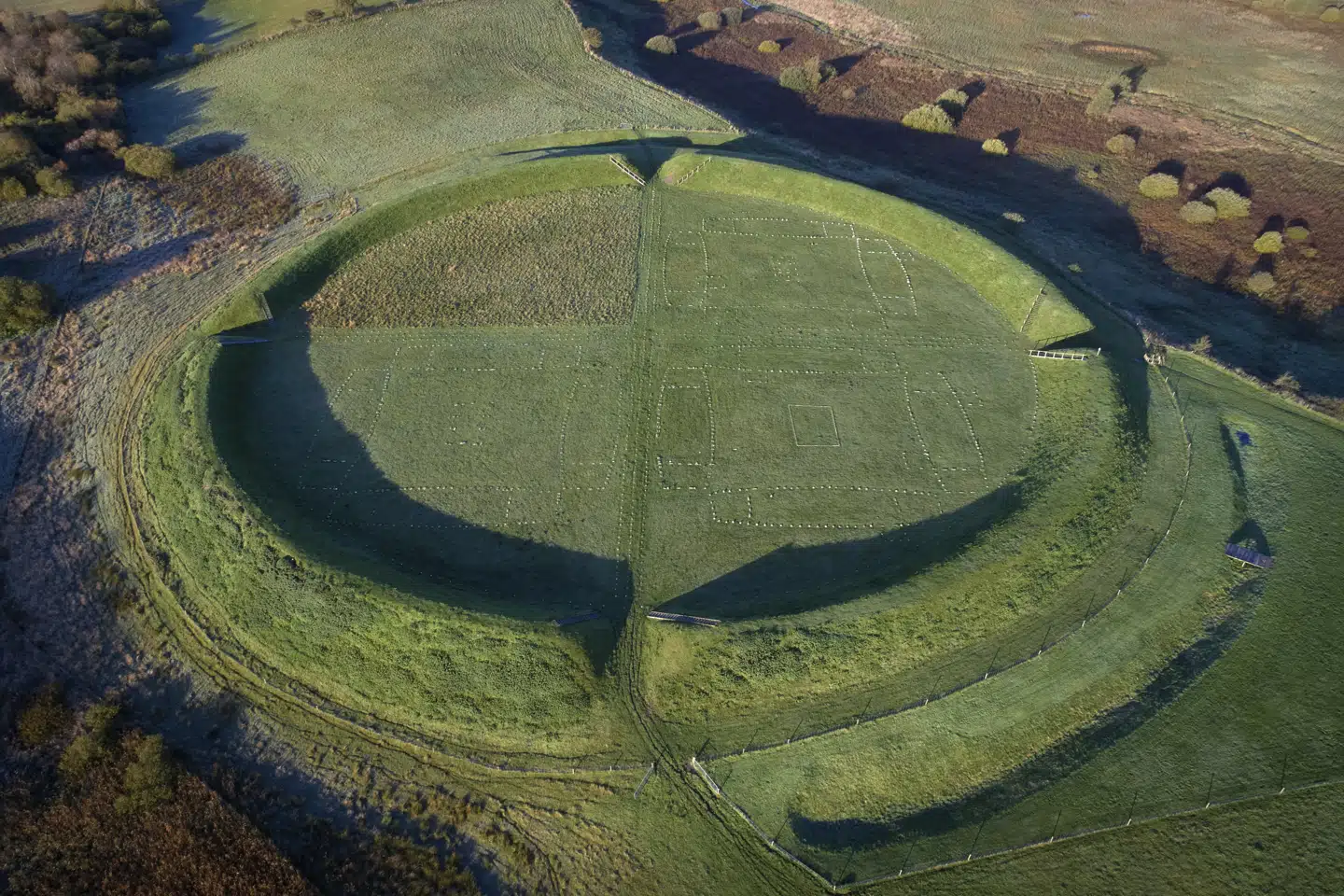 Vikingeborgen Fyrkat, der ligger ved Hobro, er en af de fem ringborge fra vikingetiden. (Arkivfoto).
