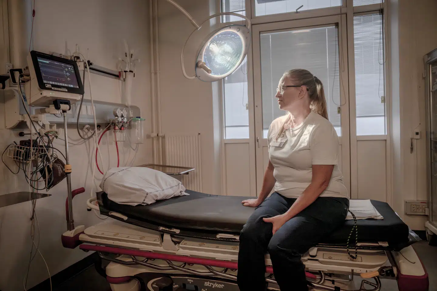 Akutmodtagelser på flere hospitaler i hovedstaden har store problemer med voldelige patienter, som har taget stoffer, særligt GHB (fantasy). Her er det akutsygeplejerske Christa på Bispebjerg Hospital, hvor der er blevet smadret computere og håndvaske.