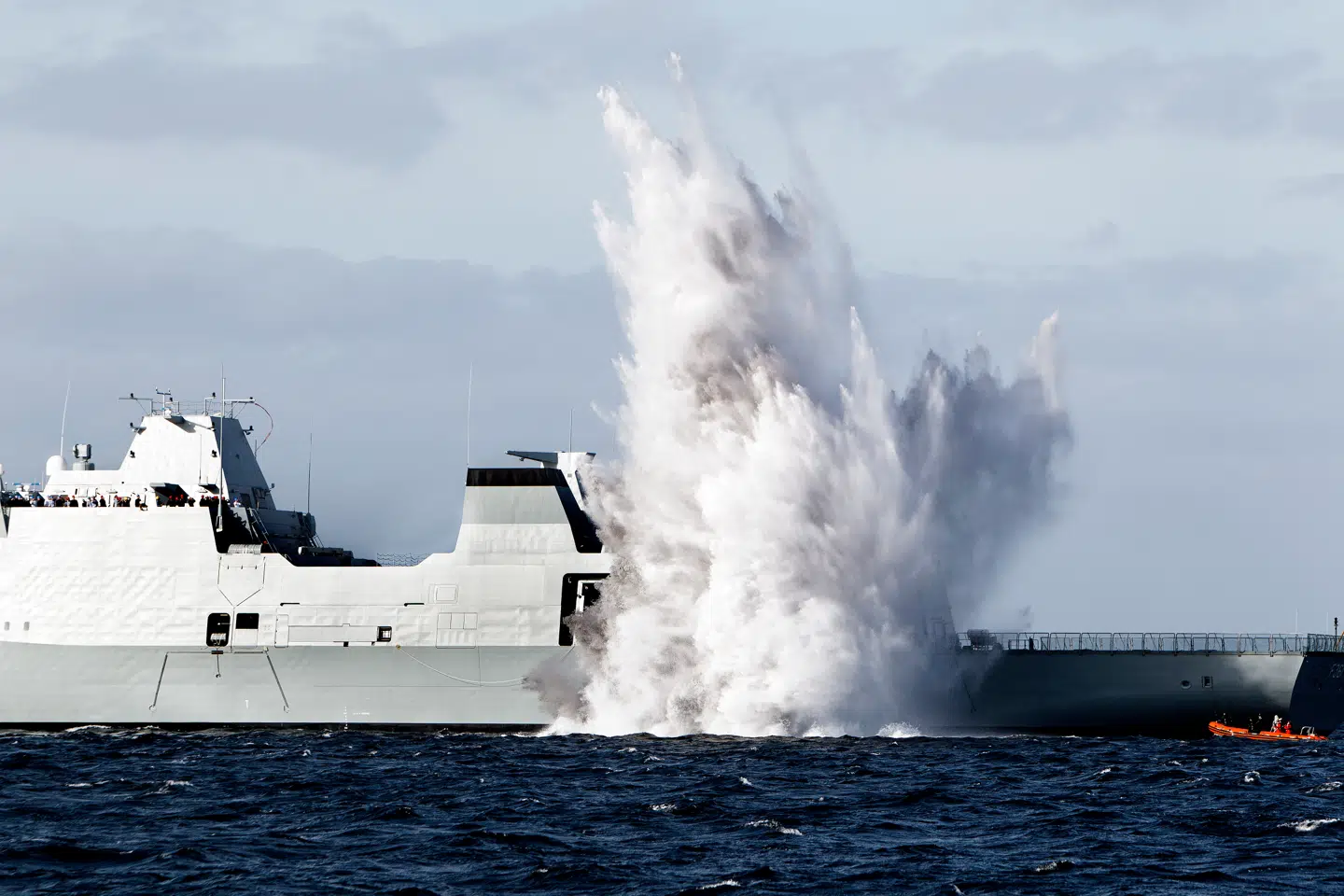 Nye danske investeringer i Arktis tæller blandt tre nye arktiske inspektionsskibe. Men regeringen skal passe ikke at blive en blind medløber for Trump-administrationens dagsorden, advarer eksperter.