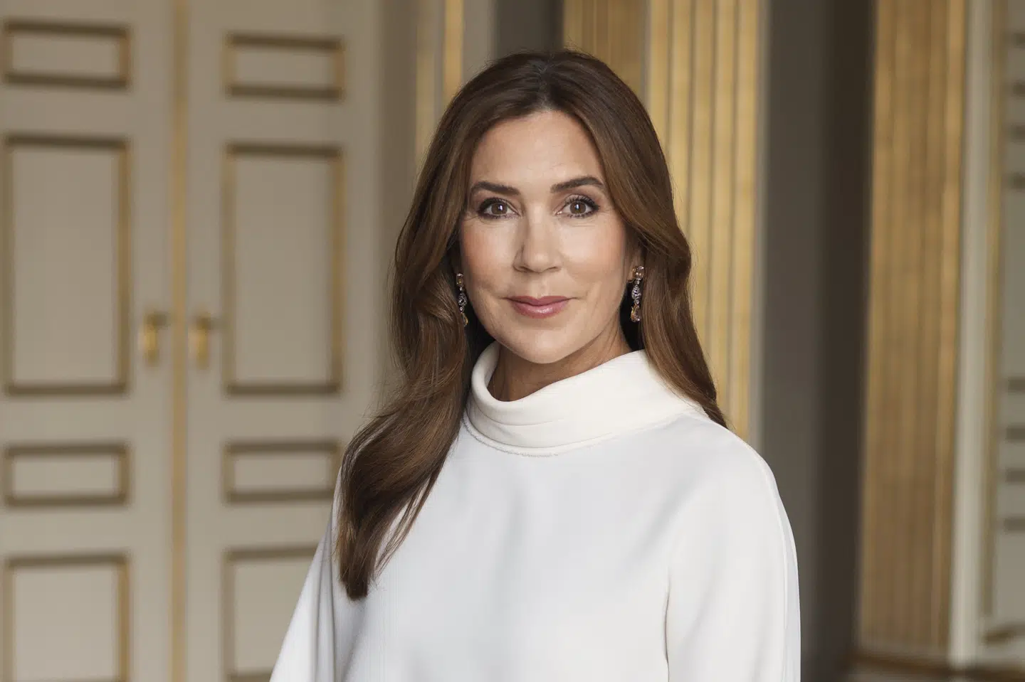 I anledning af dronning Marys 53 års-fødselsdag har kongehuset offentliggjort dette nye portræt, som er taget af fotograf Steen Evald.