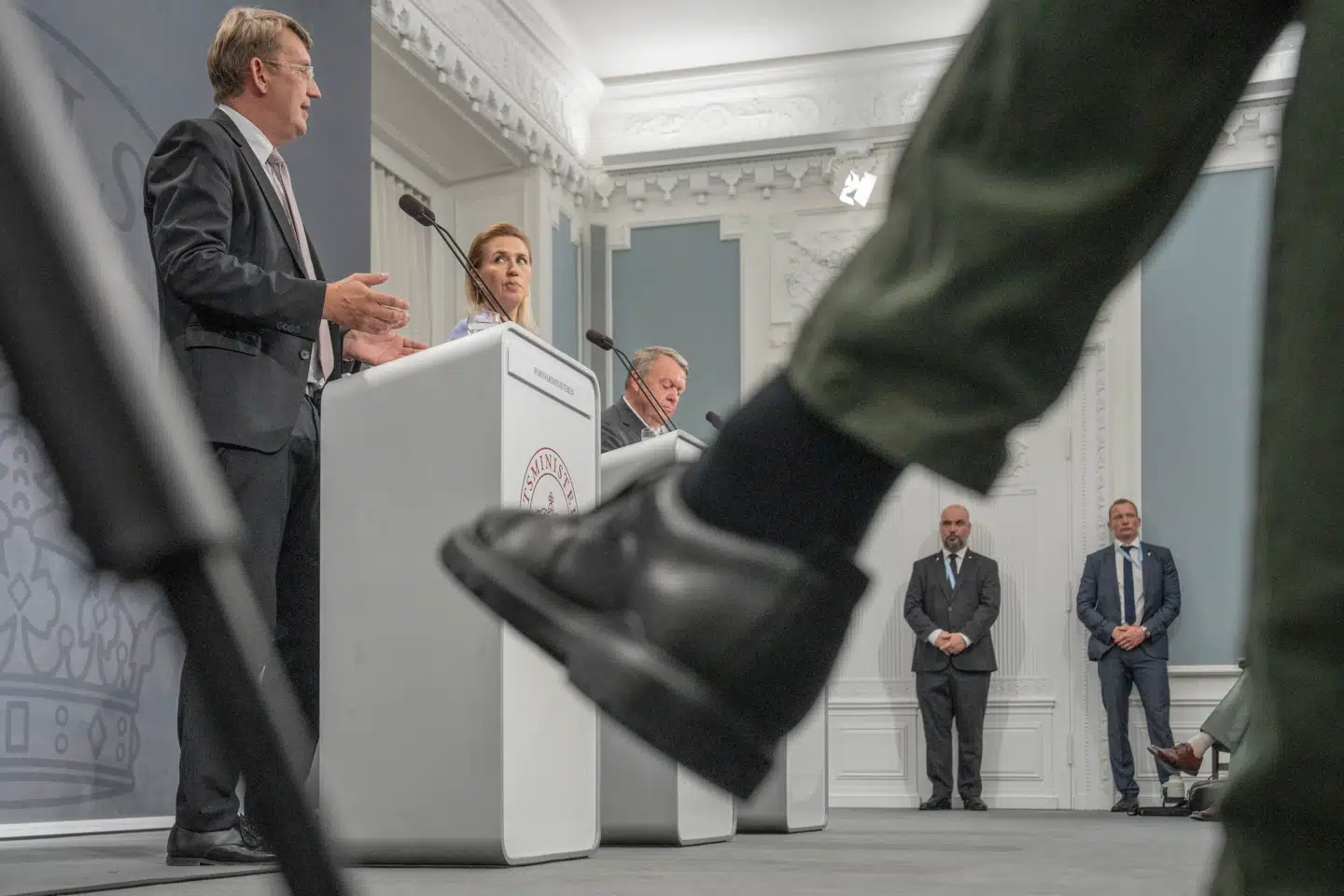 Statsminister Mette Frederiksen, forsvarsminister Troels Lund Poulsen og udenrigsminister Lars Løkke Rasmussen på et pressemøde.