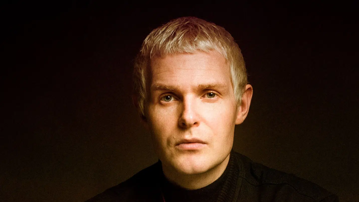 Måske ved vi snart endnu mere om den blonde forsanger.