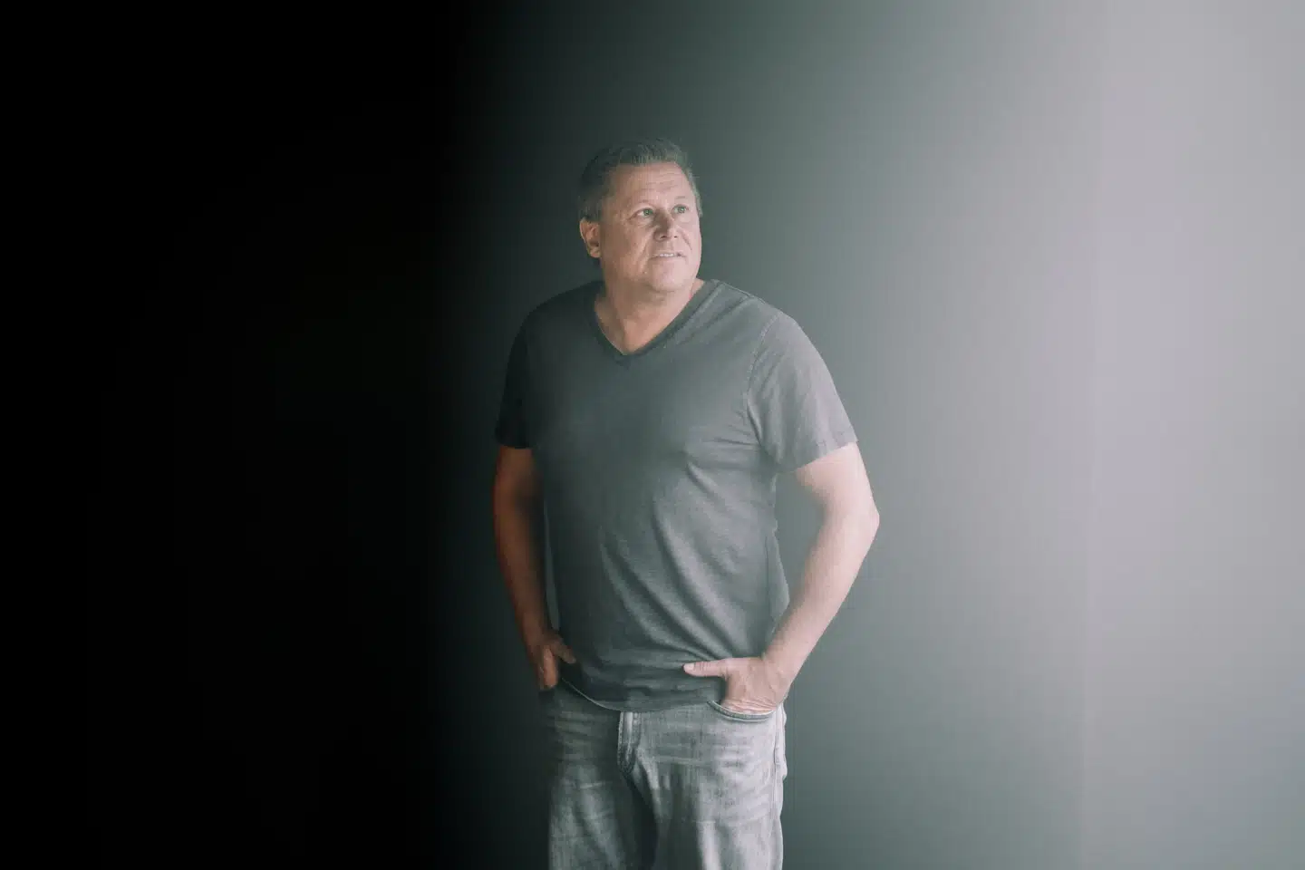 Jesper Laustrup Nielsen – kendt som Kasi-Jesper – har i årevis udkæmpet et offentligt slagsmål med sin tidligere arbejdsgiver, smykkefirmaet Pandora. Nu efterforskes sagen af National enhed for Særlig Kriminalitet (NSK).