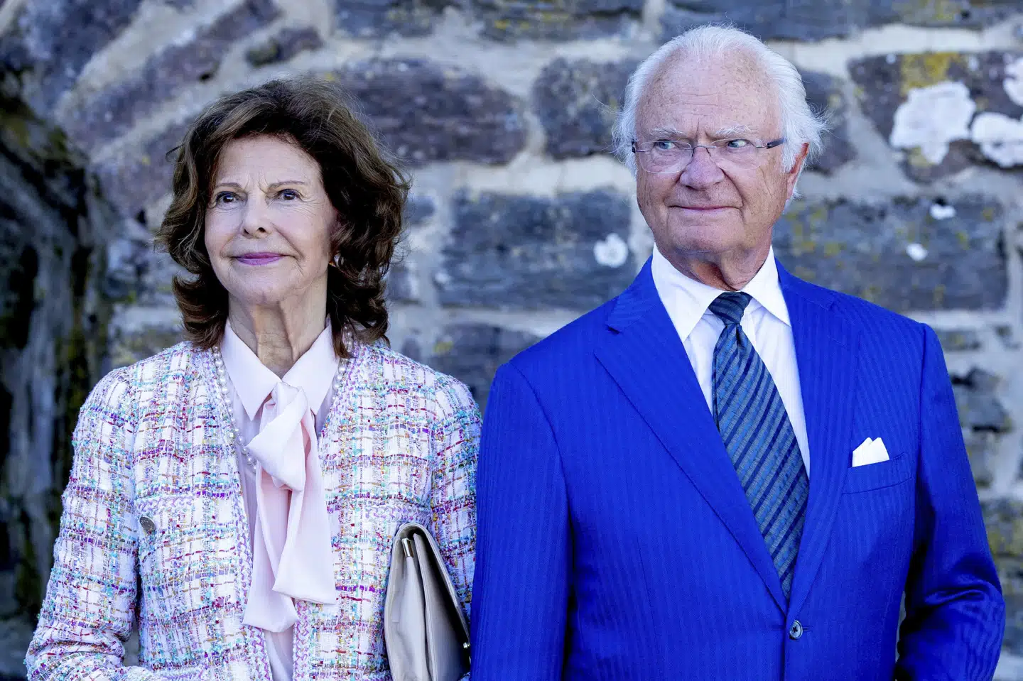 Dronning Silvia og kong Carl Gustaf deltager i en mindegudstjeneste, som afholdes i Örebro onsdag. (Arkivfoto).