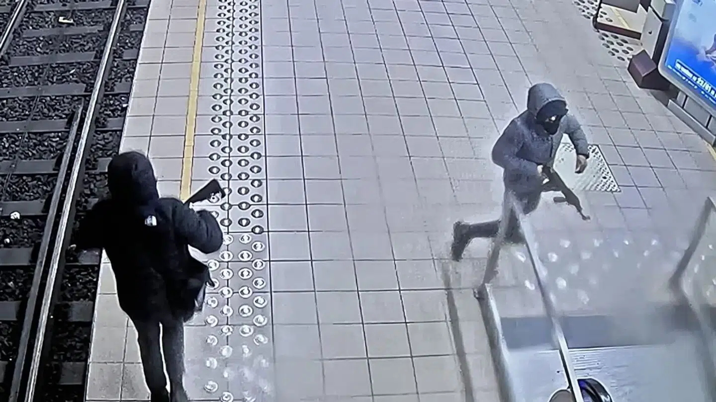 Her ses billeder fra metrostationen.