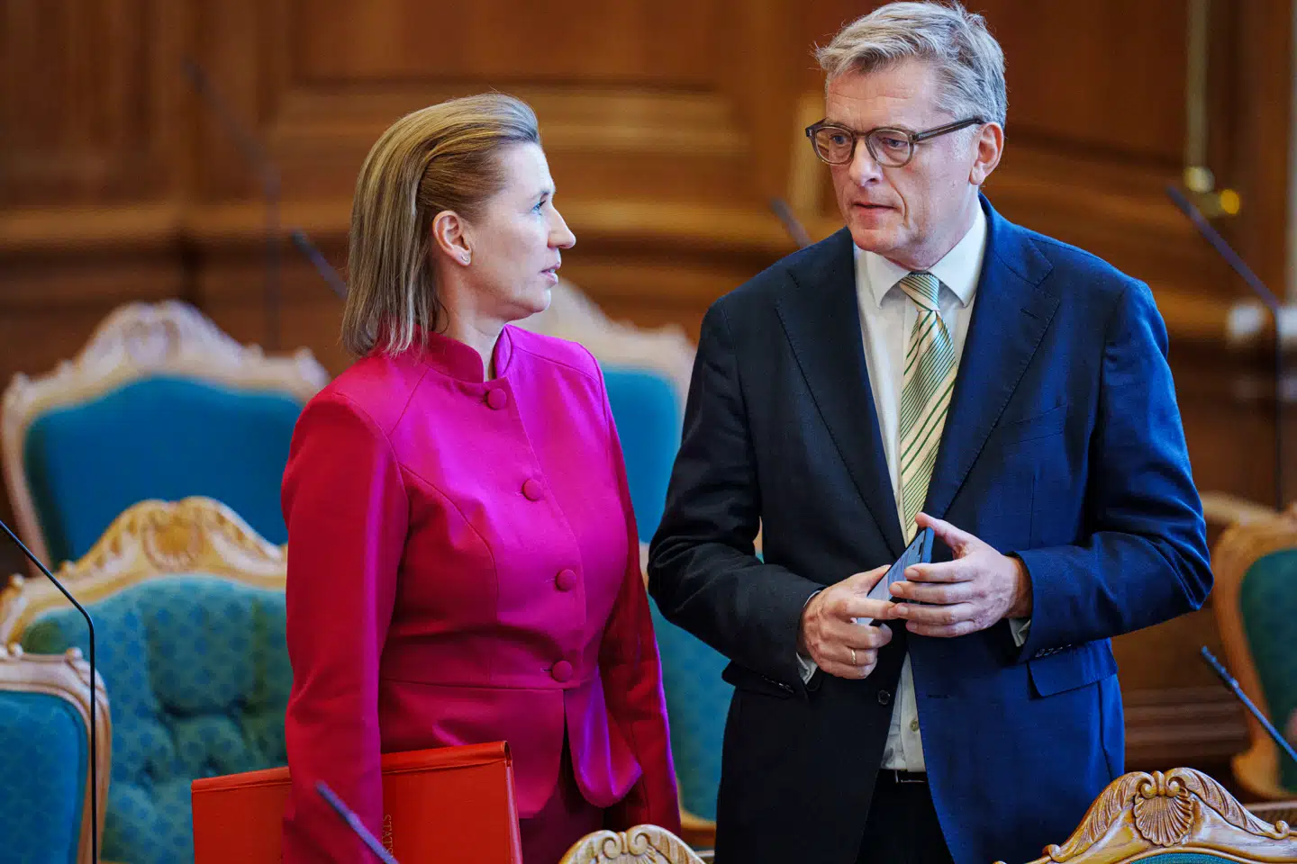 Venstres politiske ordfører, Jan E. Jørgensen, mener ikke, at en krigsskat er en god idé. Her med statsminister Mette Frederiksen.