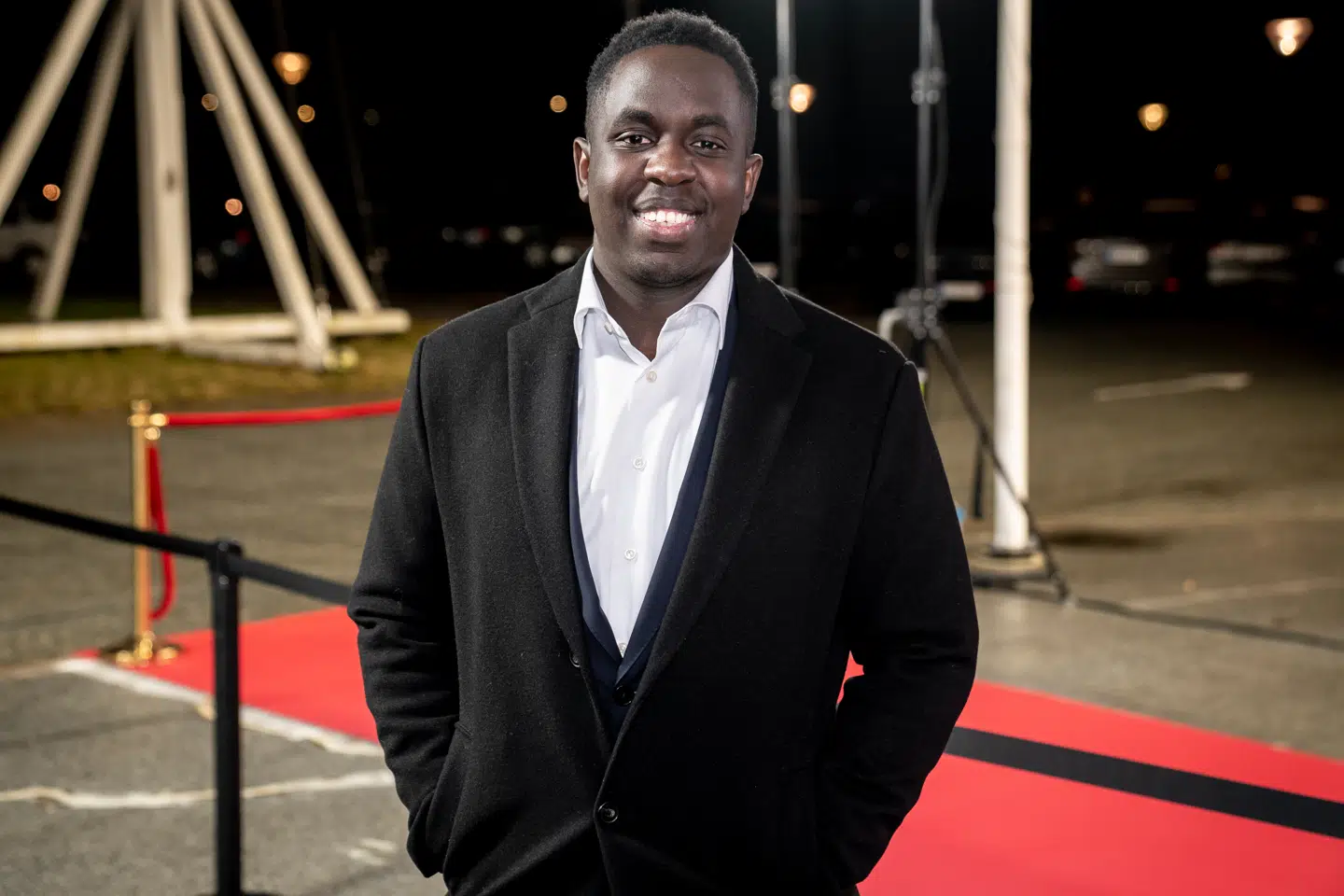 Melvin Kakooza ankommer til TV2s fødselsdagsshow: »Mary 50 år – Vi fejrer Danmarks kronprinsesse« i Vilhelm Lauritzen Terminalen i Kastrup, søndag den 6. februar 2022. (Foto: Mads Claus Rasmussen/Ritzau Scanpix)