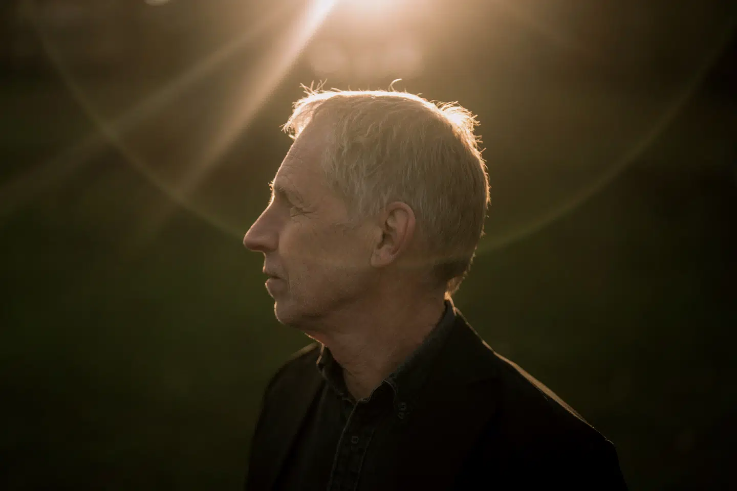 Det er Kim Hundevadts ambition, at han vil bruge fiktionen og krimigenren til at skrive et portræt af Danmark i 2020erne med nogle af de problemstillinger, han mener præger vores tid.