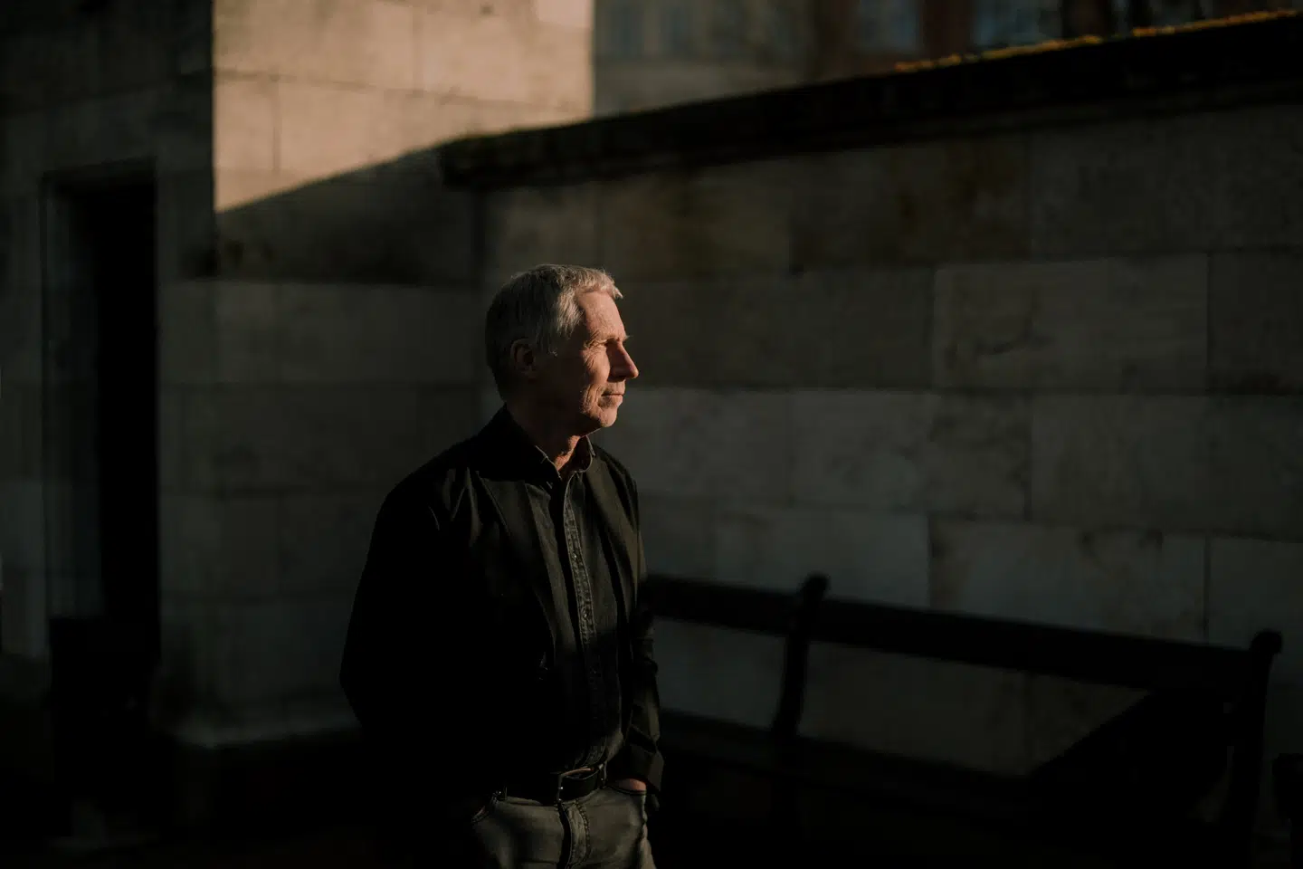 Det er den tyske forfatter Volker Kutscher, som har skrevet de krimier, der ligger til grund for tv-serien Babylon Berlin, som har været den direkte inspiration for Kim Hundevadt.