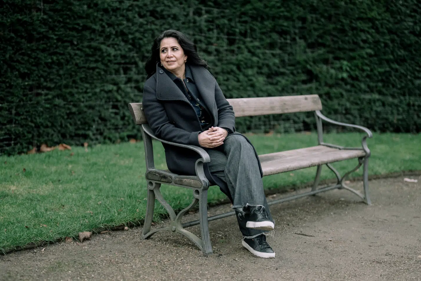 »Forudsætningen for dialog kan ikke være, at man skal tage stilling eller tage afstand, før man bliver inviteret med ind i rummet. Vi skal kunne mødes som mennesker først,« skriver Özlem Cekic.