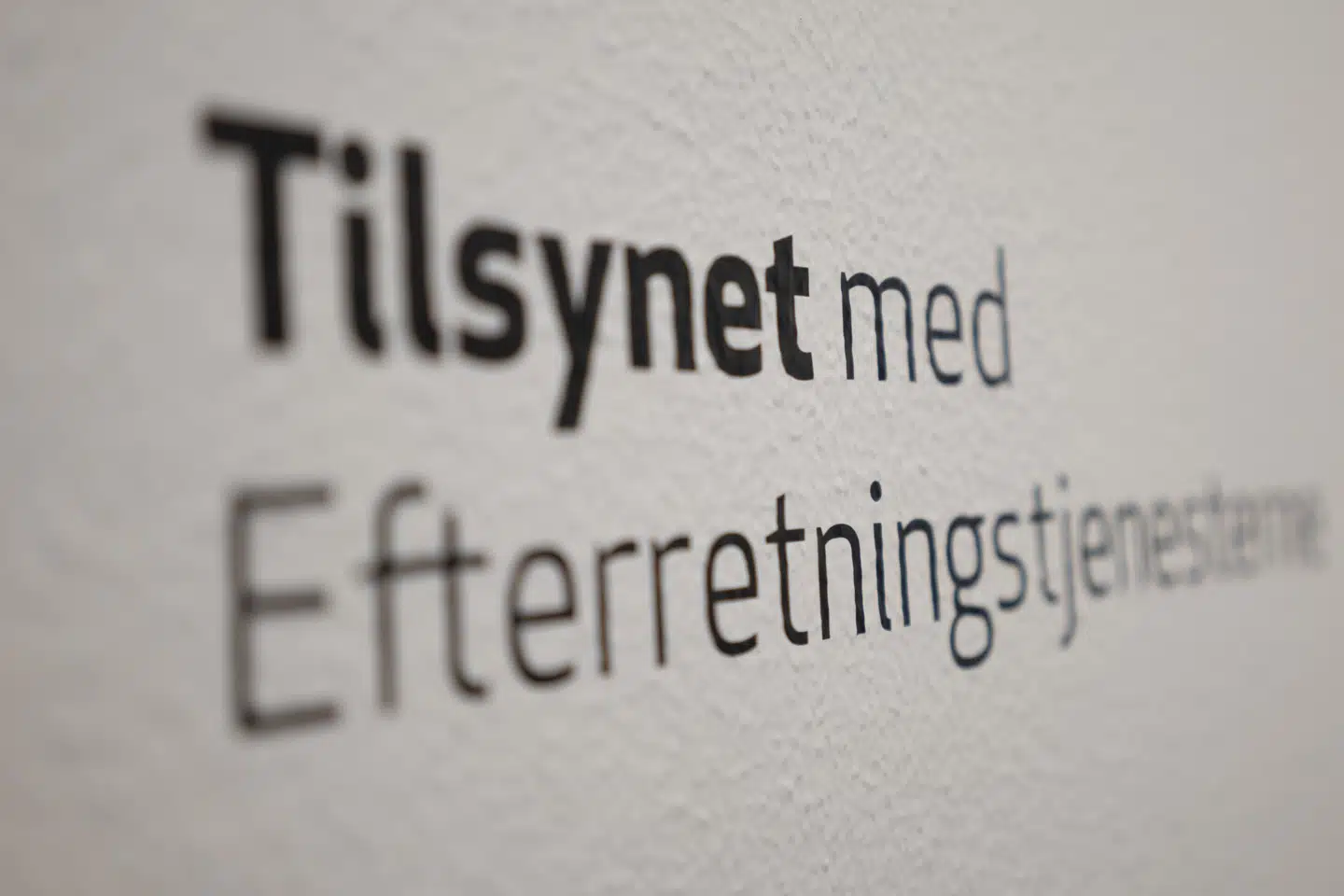 I en årrække var landsdommer Michael Kistrup formand for tilsynet, men nu tager tidligere højesteretsdommer og vicepræsident ved EU-domstolen Lars Bay Larsen over.