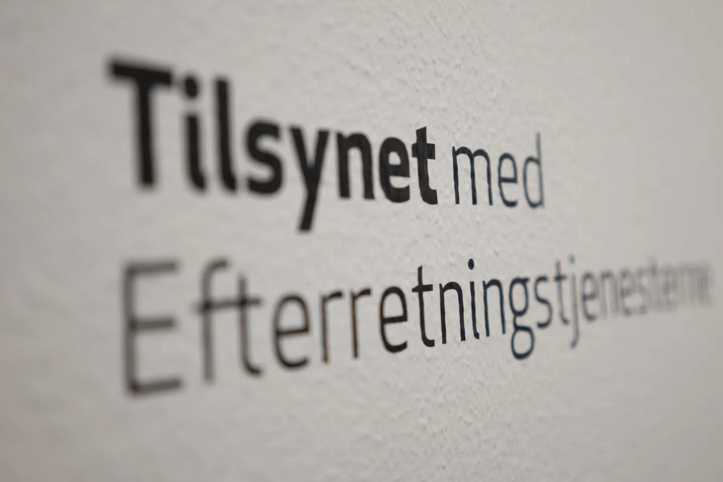 I en årrække var landsdommer Michael Kistrup formand for tilsynet, men nu tager tidligere højesteretsdommer og vicepræsident ved EU-domstolen Lars Bay Larsen over.