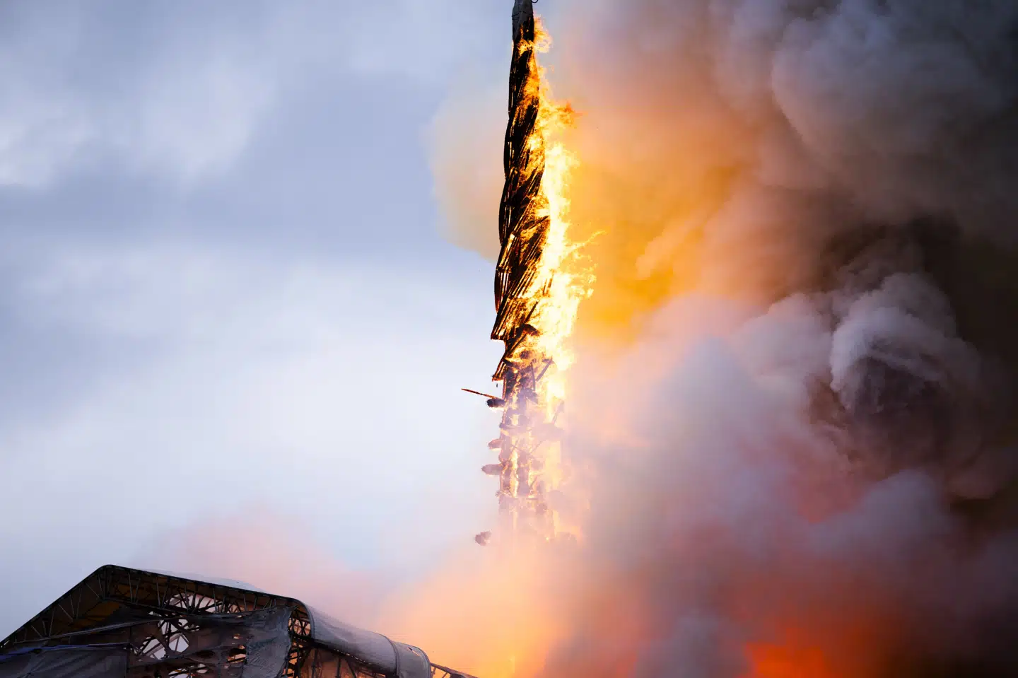 Tirsdag 16. april 2024 brød Børsen-bygningen i København i brand. Dansk Erhverv vil have, at bygningen er genopført i 2029, skriver TV 2 Kosmopol. (Arkivfoto).