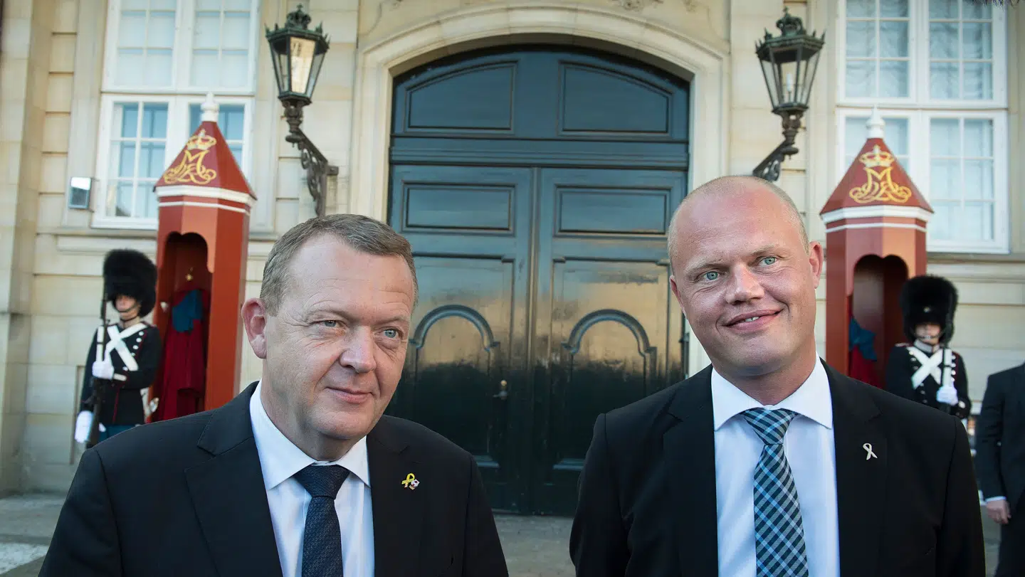 Her ses Lars Løkke Rasmussen og Peter Christensen, da sidstnævnte blev præsenteret som ny forsvarsminister på Amalienborg i 2015. Blot et år senere kom de to politikeres venskab på en alvorlig prøve.