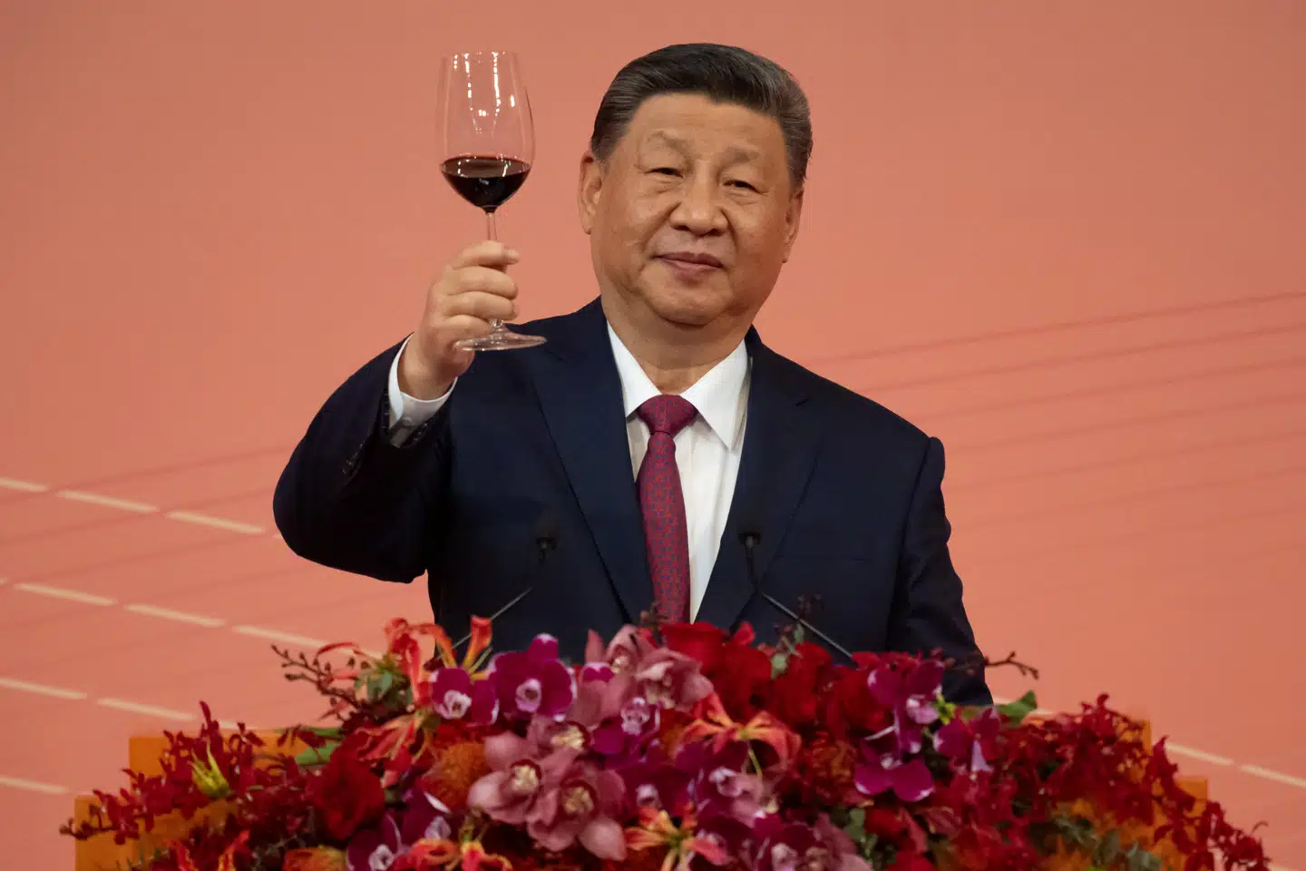 Kinas præsident, Xi Jinping, og Kinas Kommunistiske Parti opererer efter en grundlæggende analyse: Kina er på vej op. USA er på vej ned. Nu får de hjælp fra deres rival.