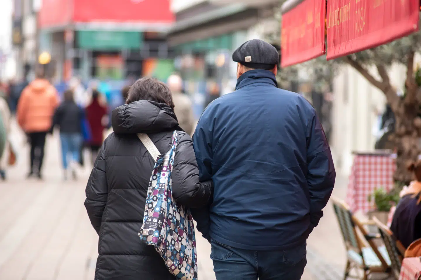 Der er tydelig forskel på den omsorg som døtre og sønner giver deres forældre i alderdommen, viser et norsk studie.