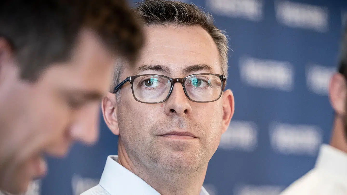 Hans Andersen fra Venstre fortæller i dag, at partiet ønsker et forbud mod bederum på offentlige uddannelsesinstitutioner og en udvidelse af tildækningsforbuddet, så det også gælder på uddannelsesinstitutioner.