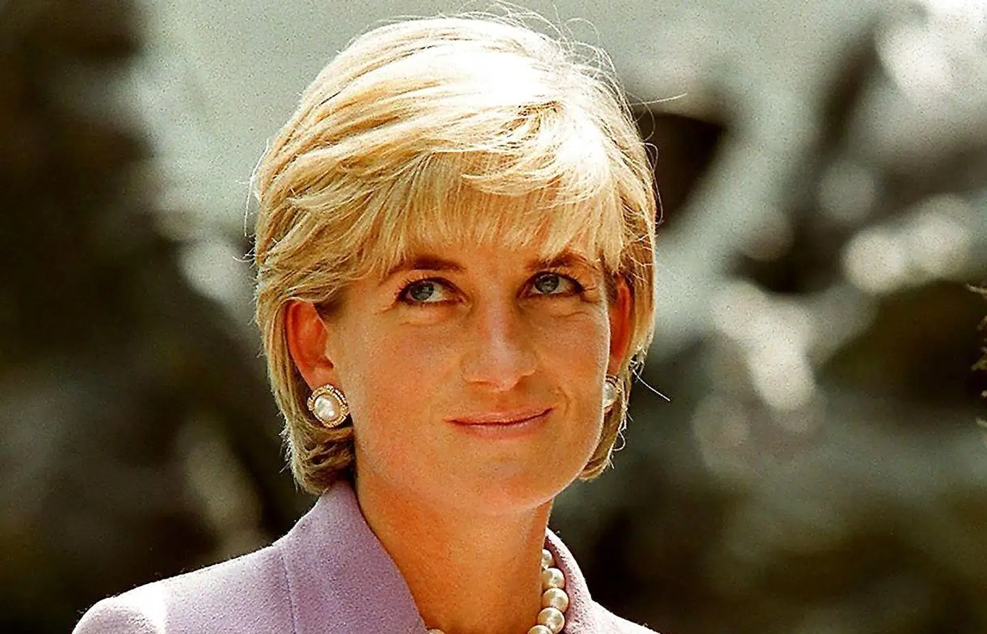 Prinsesse Diana til et velgørenhedsshow, blot to måneder før hun kørte galt i Paris i august 1997.