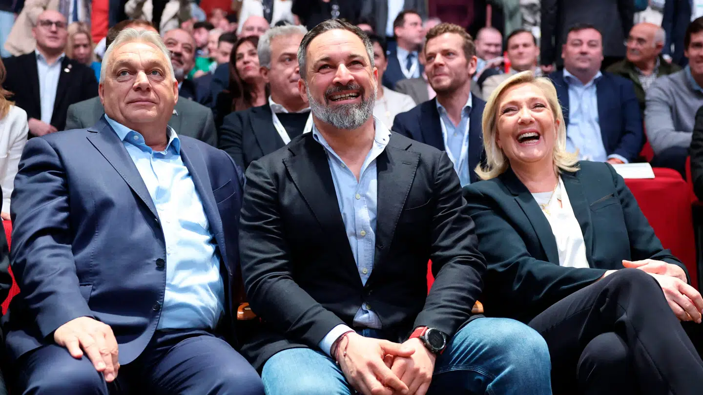 Nogle af Europas mest fremtrædende politikere på den yderste højrefløj var samlet i Madrid. Her Viktor Orbán, Santiago Abascal og Marine Le Pen.