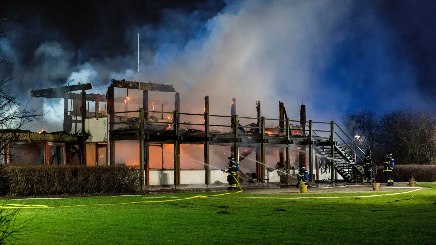 Lørdag aften udbrød der brand i en restaurant på havnen i Holbæk.