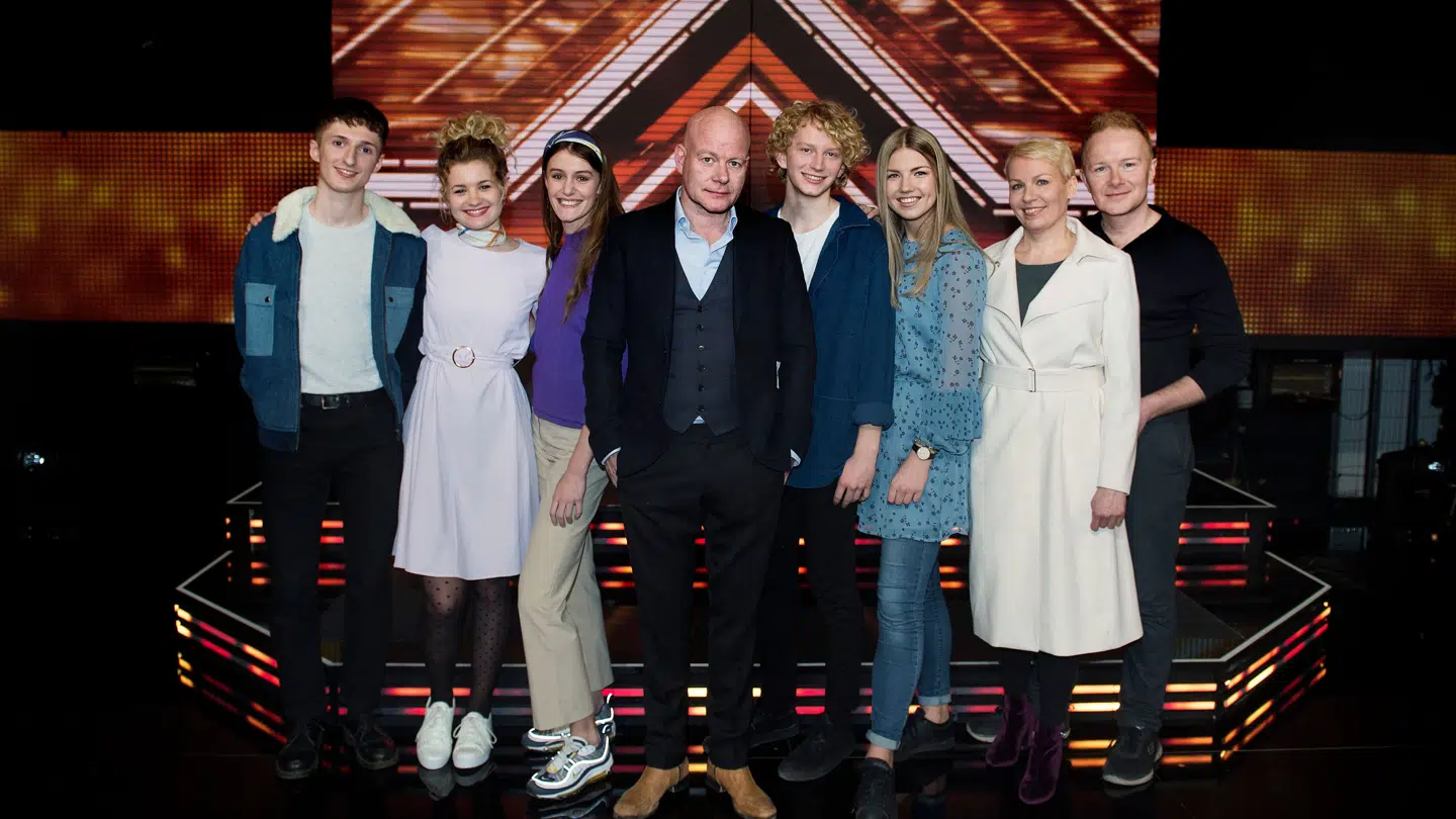 Place on Earth (T.v.) med resten af Thomas Blachmans 'X Factor'-hold i 2018.