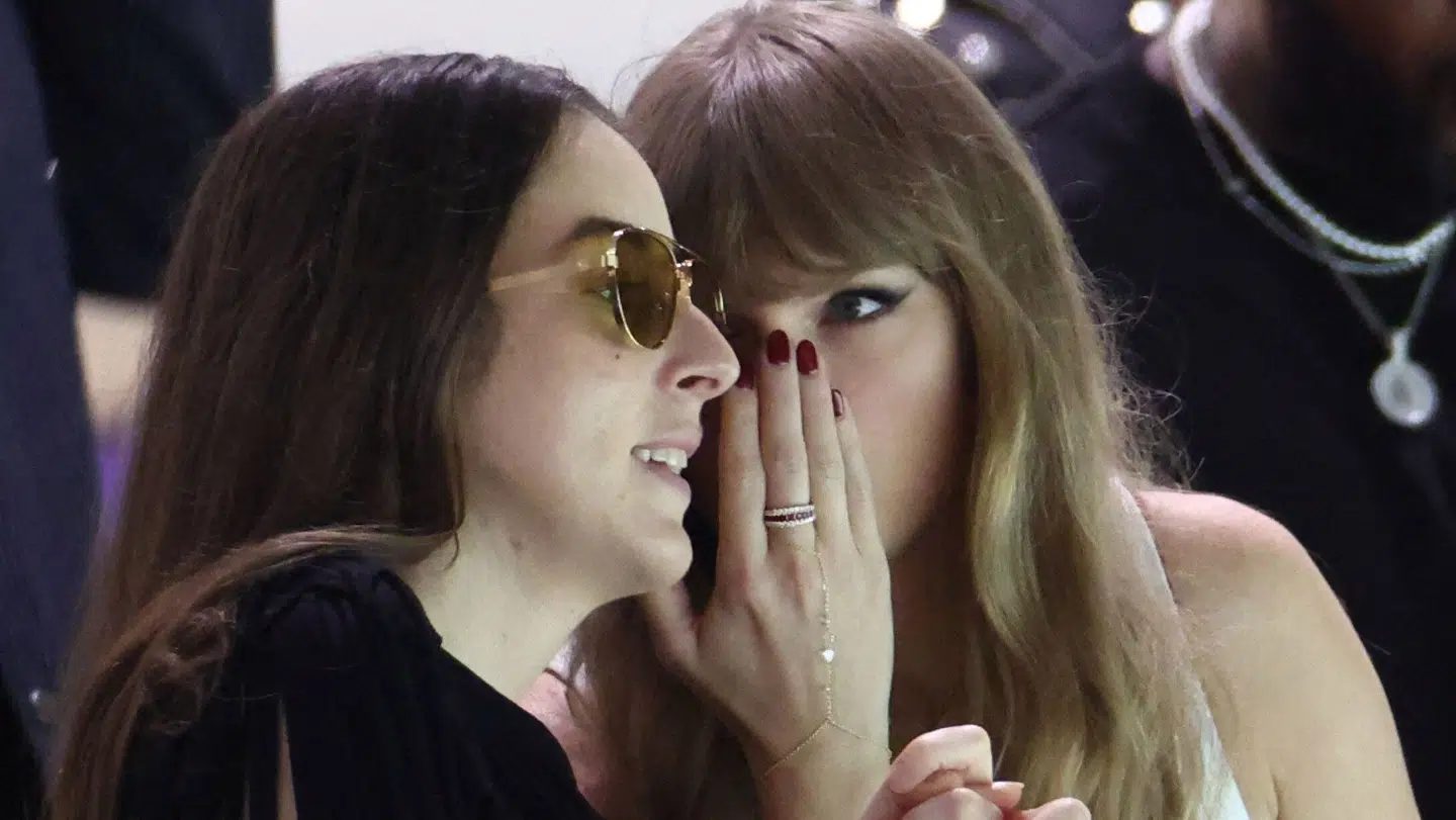 Taylor Swift talte privat med skuespiller og musiker Alana Haim.