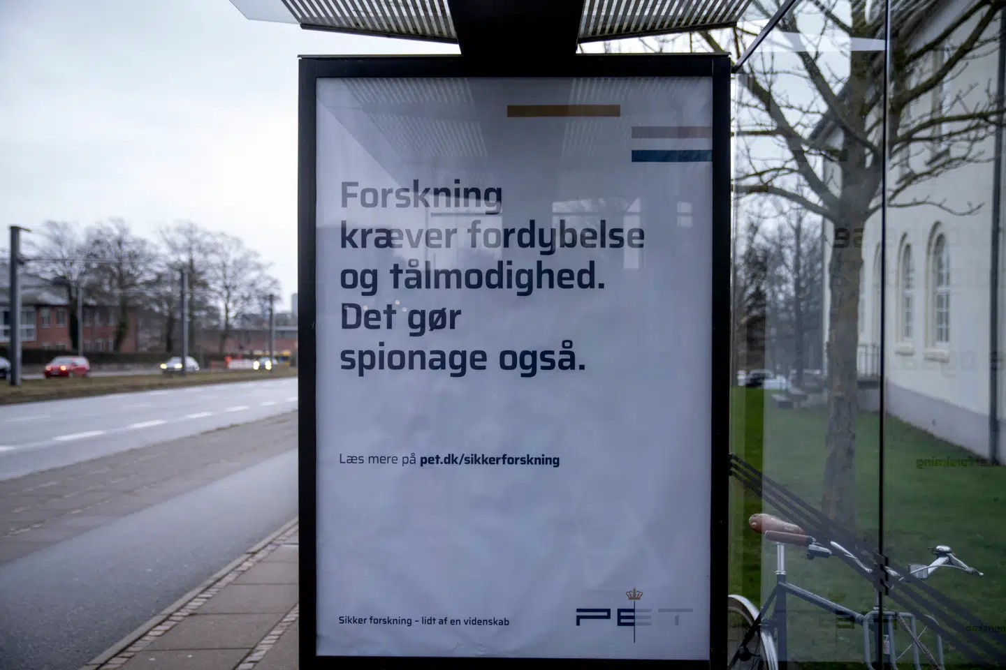 Politiets Efterretningstjeneste (PET) satte for et år siden med en stor annoncekampagne fokus på sikkerheden. Tjenesten er nu presset af de mange anmodninger om sikkerhedsgodkendelser.