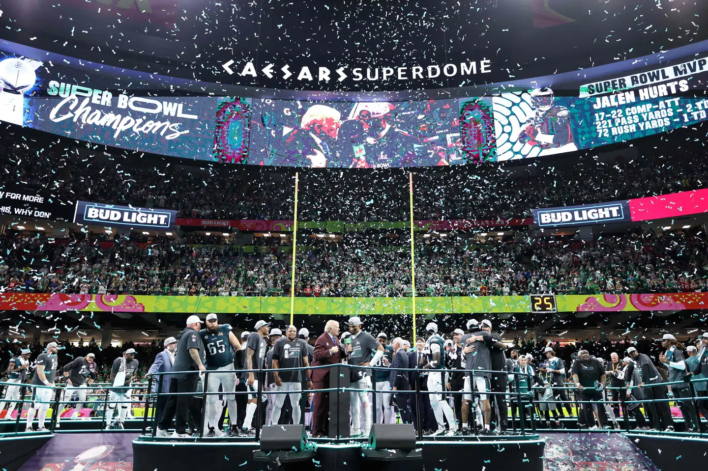 Efter sejren over Kansas City Chiefs i NFL-finalen kunne Philadelphia Eagles løfte det berømte Vince Lombardi-trofæ.