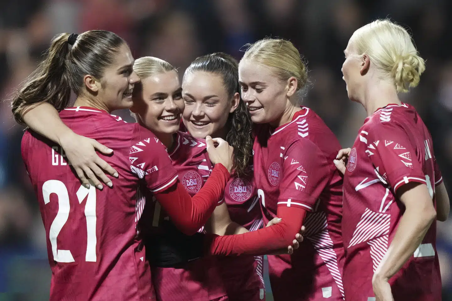 De ekstra penge til Danmarks fodboldkvinder skal bruges til at forbedre faciliteter, rejsebetingelser og det generelle setup.