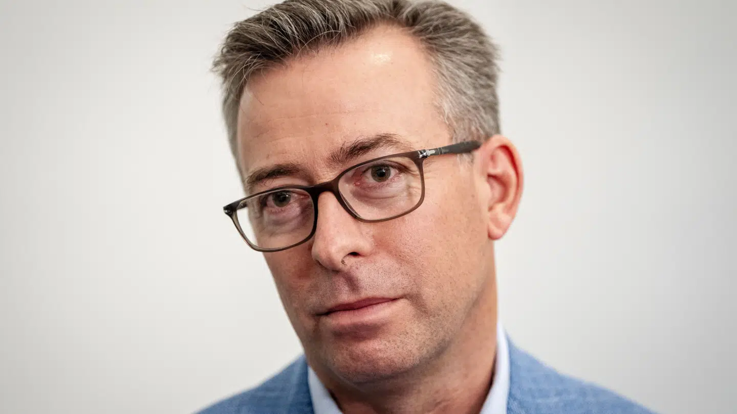 Venstre-profilen Hans Andersen meldte mandag ud, at partiet ønsker et forbud mod de såkaldte 'bederum' på landets offentlige uddannelsesinstitutioner. De hører nemlig ikke hjemme der, lød det.