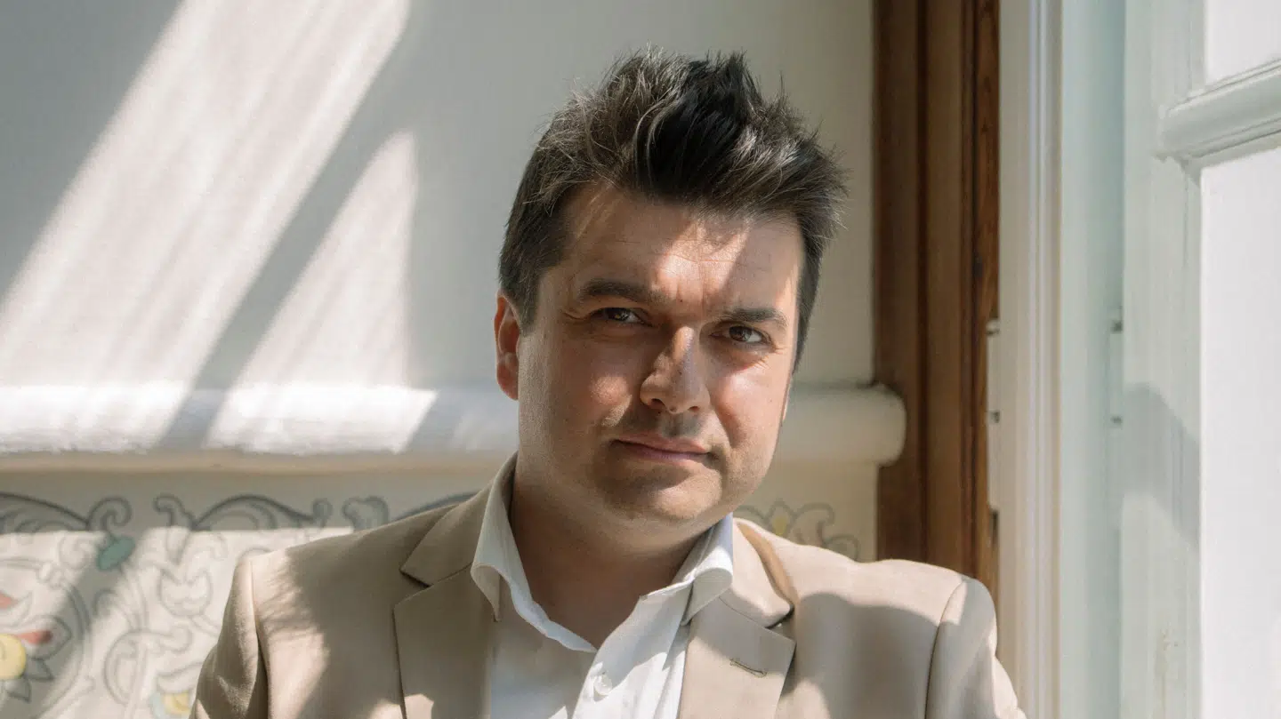 'Jeg bryder mig heller ikke om de ting, man har hørt om. Jeg har selv gået på en skole, hvor der var et bederum, og det finder jeg ikke særlig godt,' fortæller Mohammad Rona (M), der dog ikke går ind for et forbud mod bederum.