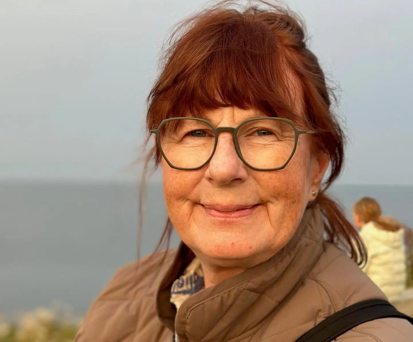 65-årige Pia Bonnesen blev rystet, da hun nede i svømmehallen fik at vide, at transkønner havde lov til at klæde om med biologiske kvinder. 'Jeg er meget rummelig og folk må gøre, hvad de vil, men nu er transpersoners rettigheder faktisk ved at overrule vores rettigheder,' siger hun.