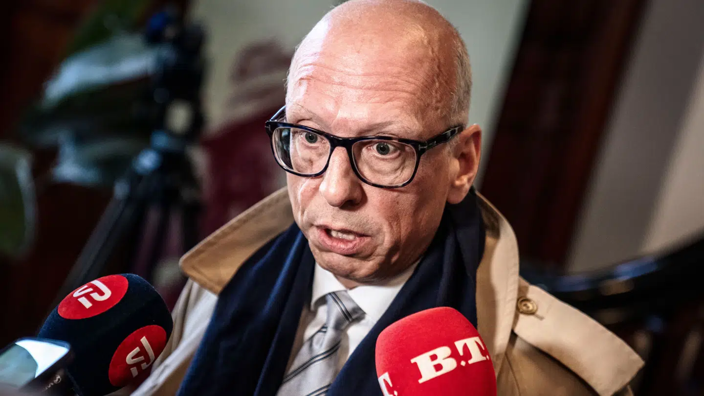 Grønlandsordfører Alex Ahrendtsen (DF) er gevaldigt ude med riven efter Danmarks Radio. Han bakkes op af LA-profilen Henrik Dahl.