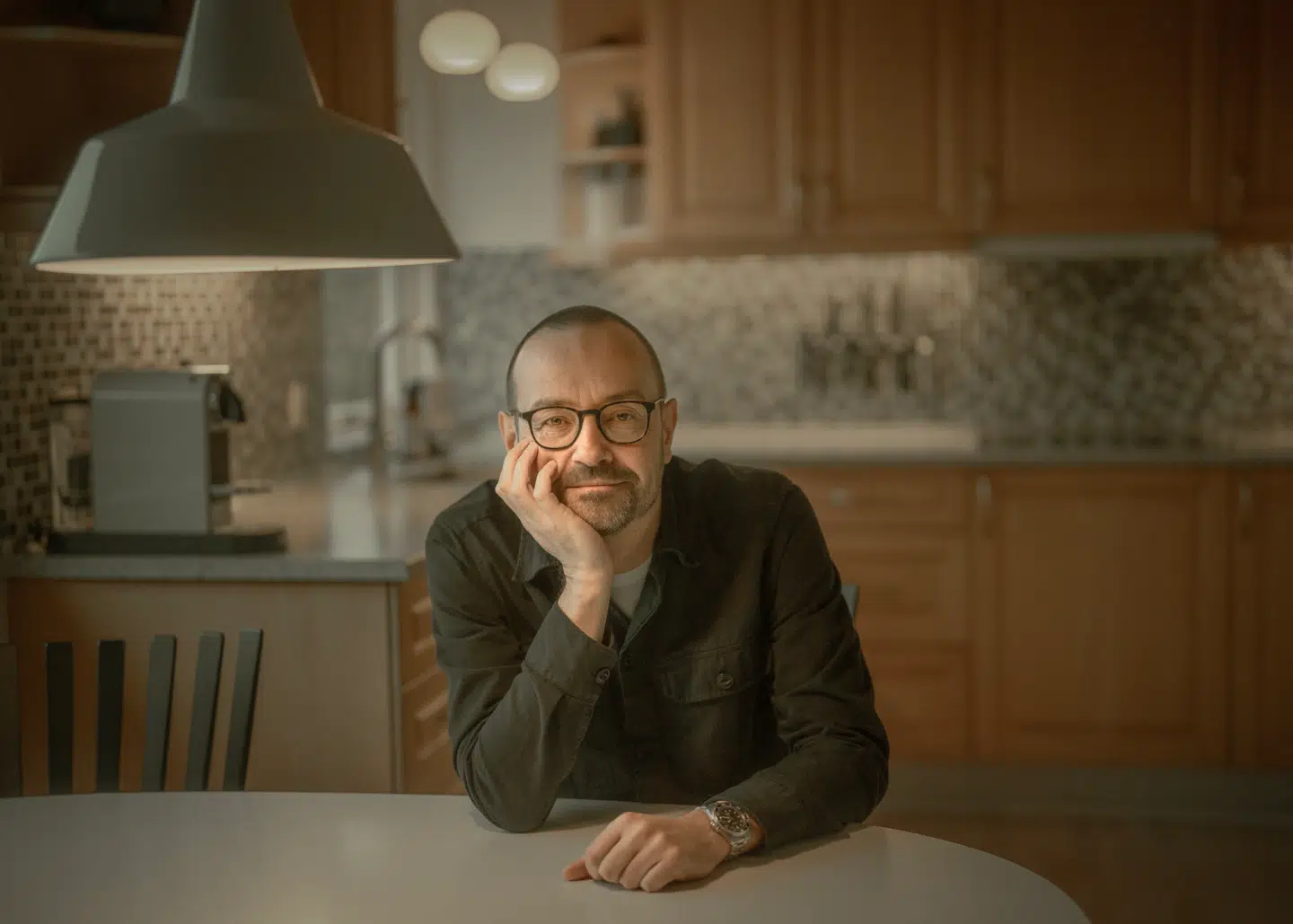 Claus Hagstrøm nåede for nogle måneder siden frem til en erkendelse: Han brugte alt for meget tid på alt fra Facebook til Netflix. Det fik ham til at tage en drastisk beslutning.