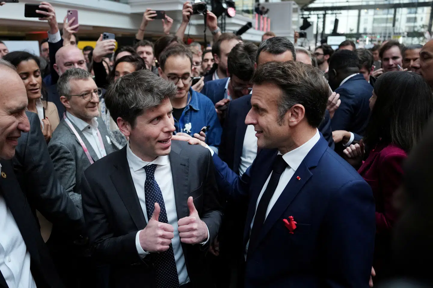 OpenAIs Sam Altman og Frankrigs præsident Emmanuel Macron under AI-topmødet i Paris. Foto: Aurelien Morissard, Scanpix
