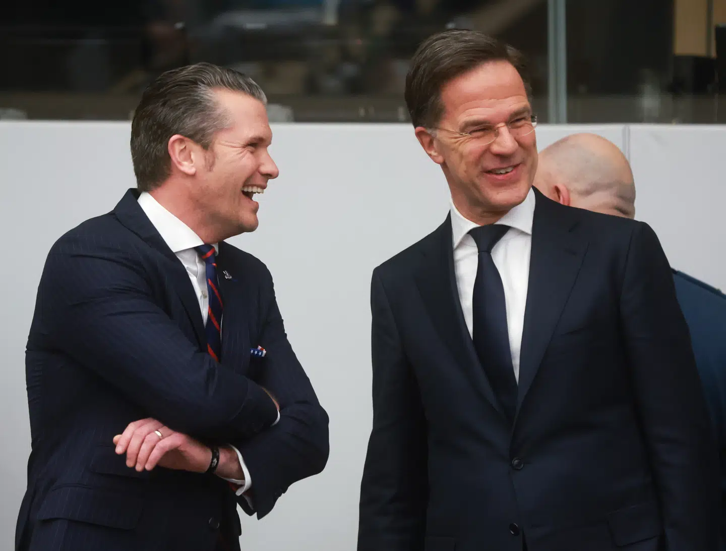 USA vil ikke sende fredsbevarende styrker til Ukraine. Det skal heller ikke være en NATO-opgave, men derimod en europæisk opgave, siger den amerikanske forsvarsminister, Pete Hegseth, fra NATOs hovedkvarter i Bruxelles.