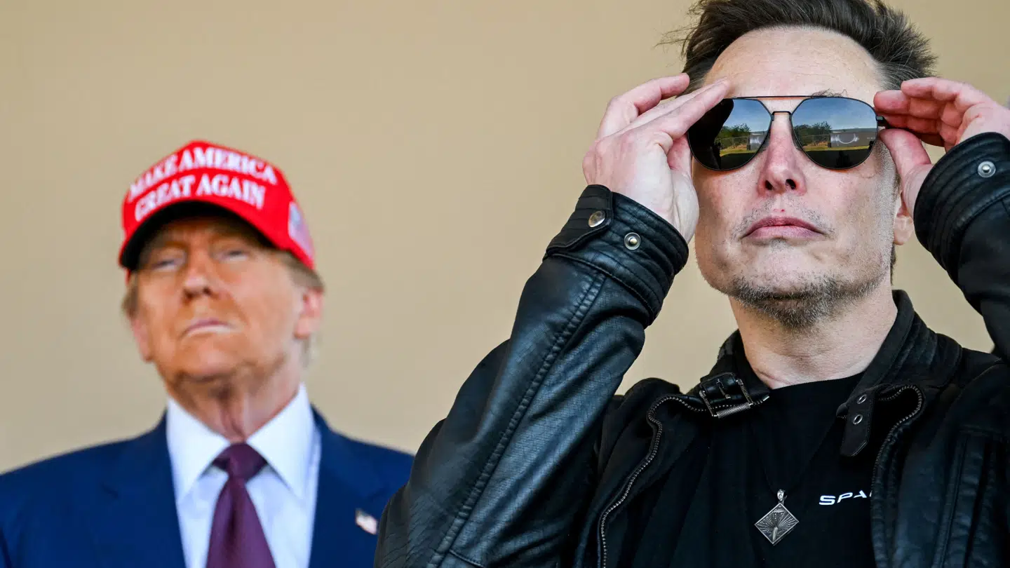 Her ses den amerikanske præsident, Donald Trump, sammen med Elon Musk i november sidste år.