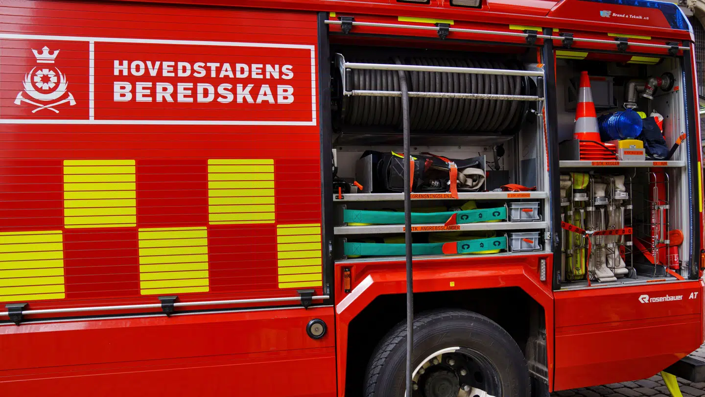 Hovedstadens Beredskab er til stede ved en kraftig ild i Glostrup.