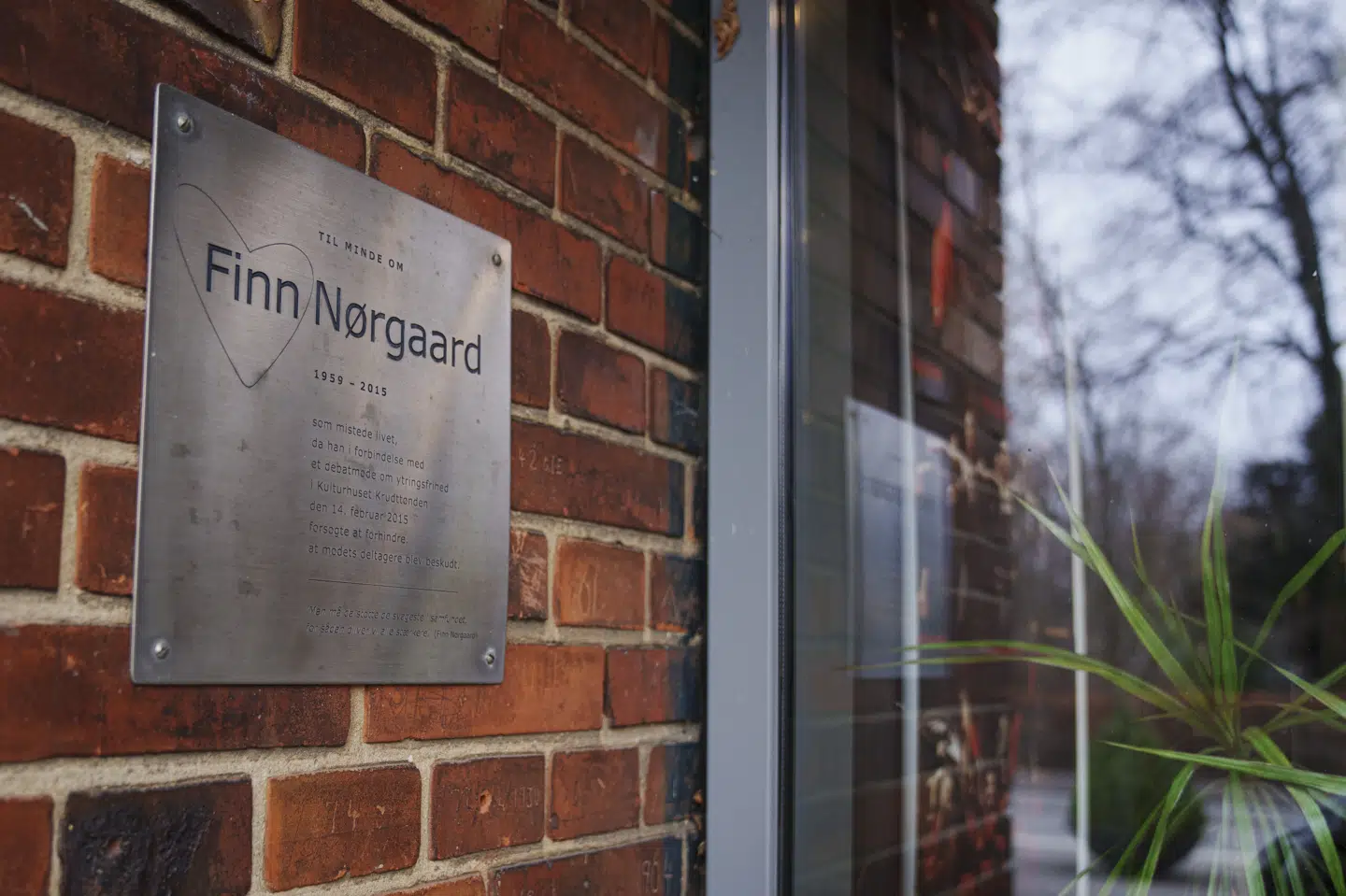 Der er sat en mindeplade op for Finn Nørgaard ved Krudttønden på Østerbro i København. Filmmanden forsøgte at overmande attentatmanden, som 14. februar 2015 skød mod et debatarrangement i kulturhuset. Nørgaard blev selv skudt og dræbt.