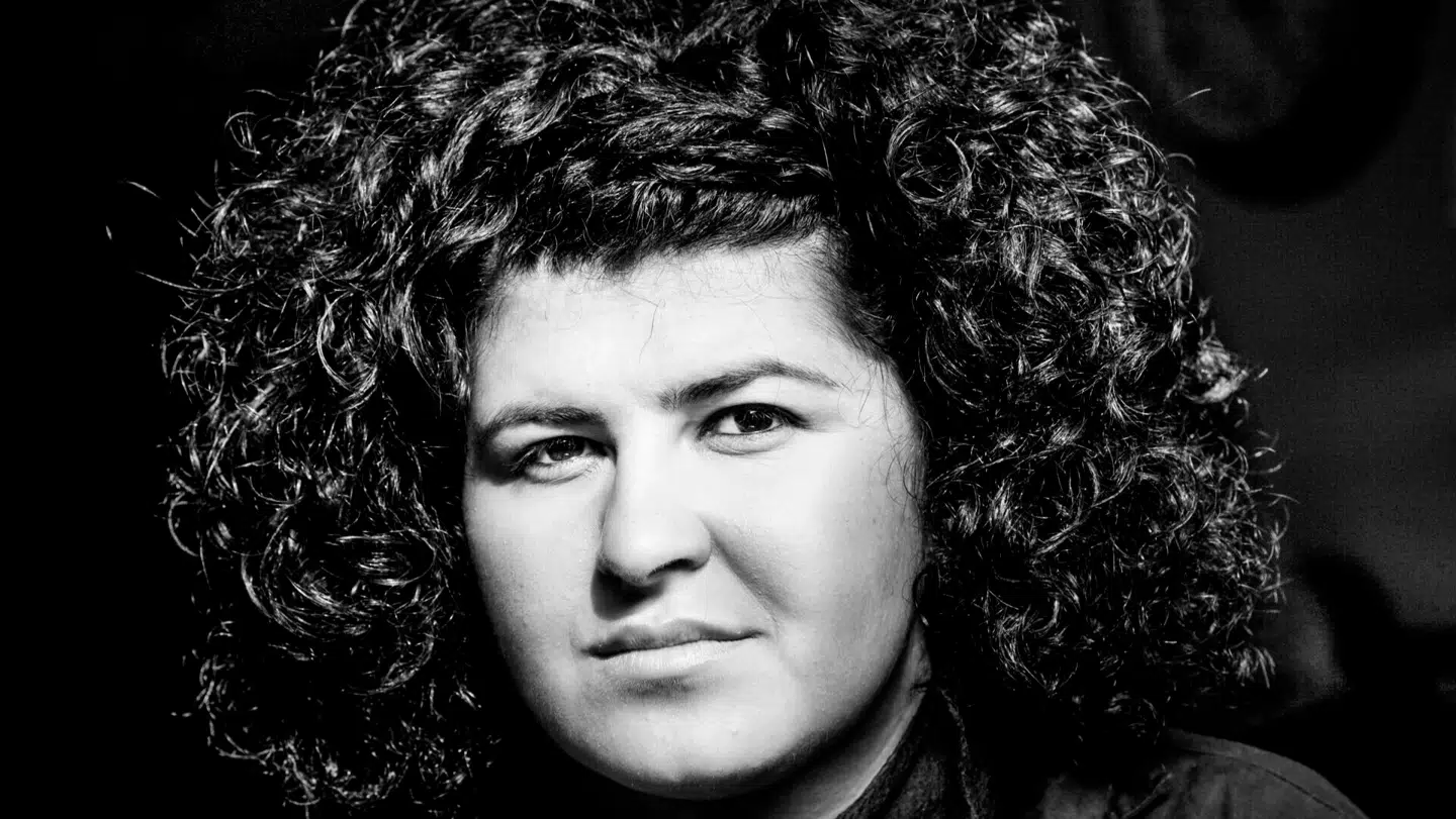 Jaleh Tavakoli holdt åbningstalen til det debatmøde om ytringsfrihed med blandt andre den truede svenske Muhammedtegner Lars Vilks, som fandt sted i Krudttønden den 14. februar 2015.