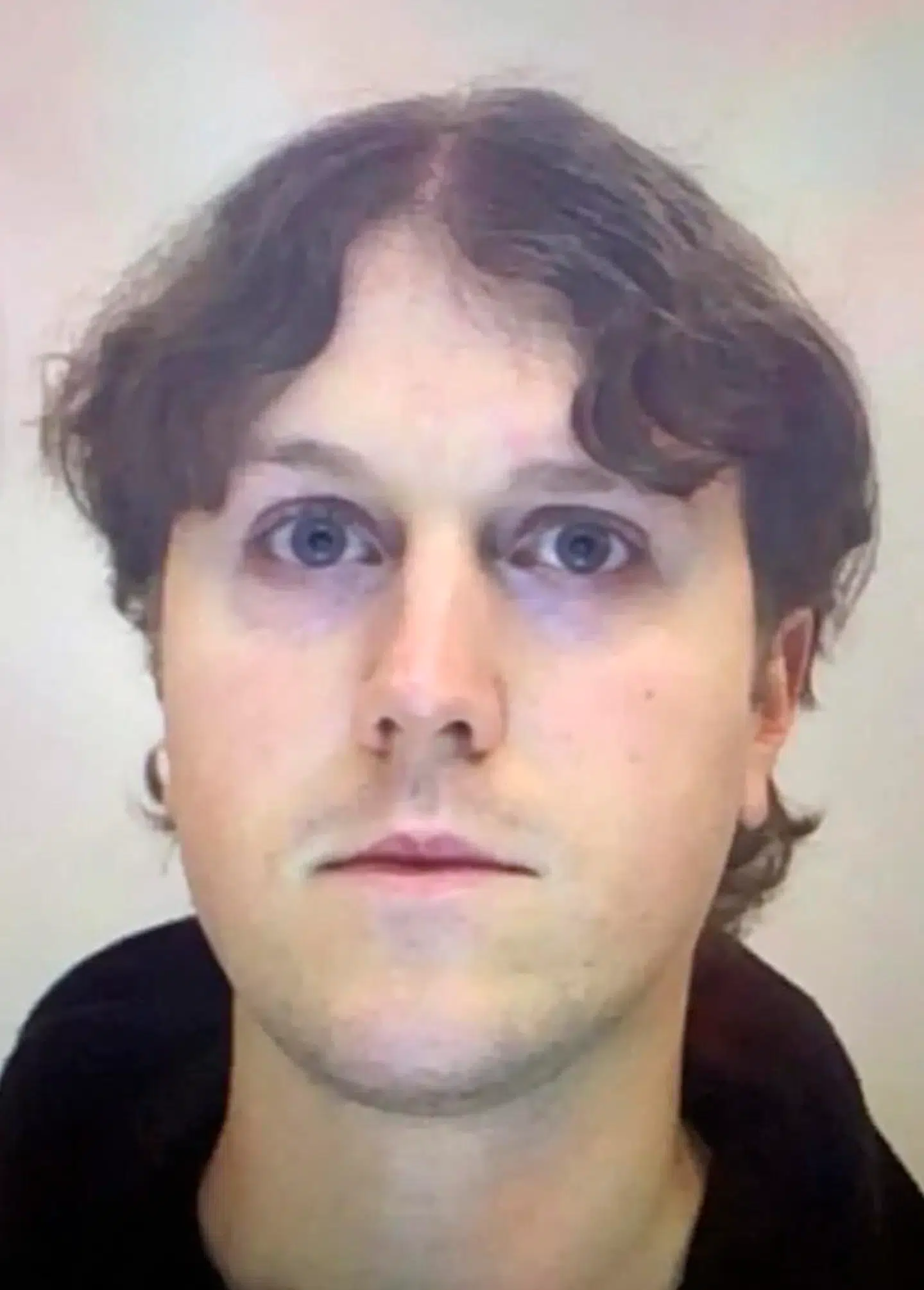 Rickard Andersson gik kort efter middag tirsdag 4. februar ind på skolen Komvux i Örebro, hvor han skød ti mennesker, før han tog livet af sig selv. Han var så meget en enspænder, at politiet har meget svært ved at finde ud af, hvad der drev ham.