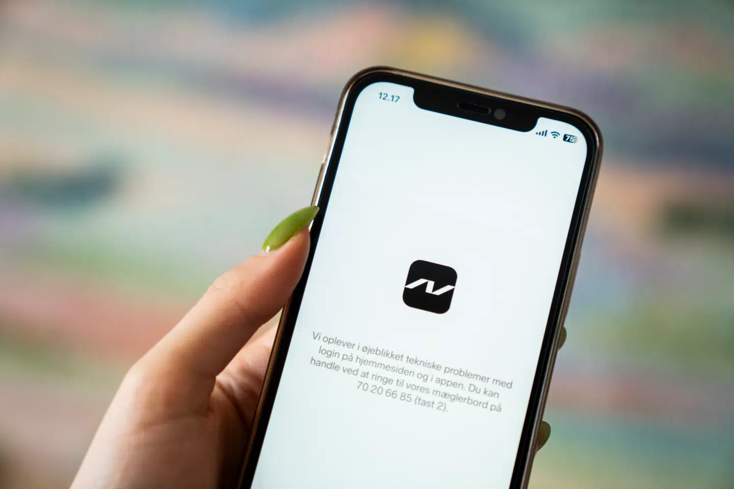 Nordnet-kunder var i nogle timer tirsdag nødsaget til at handle via en telefonsamtale med Nordnet, idet handelsplatformen måtte lukke sin hjemmeside og app ned efter at have identificeret et hul i it-systemet.