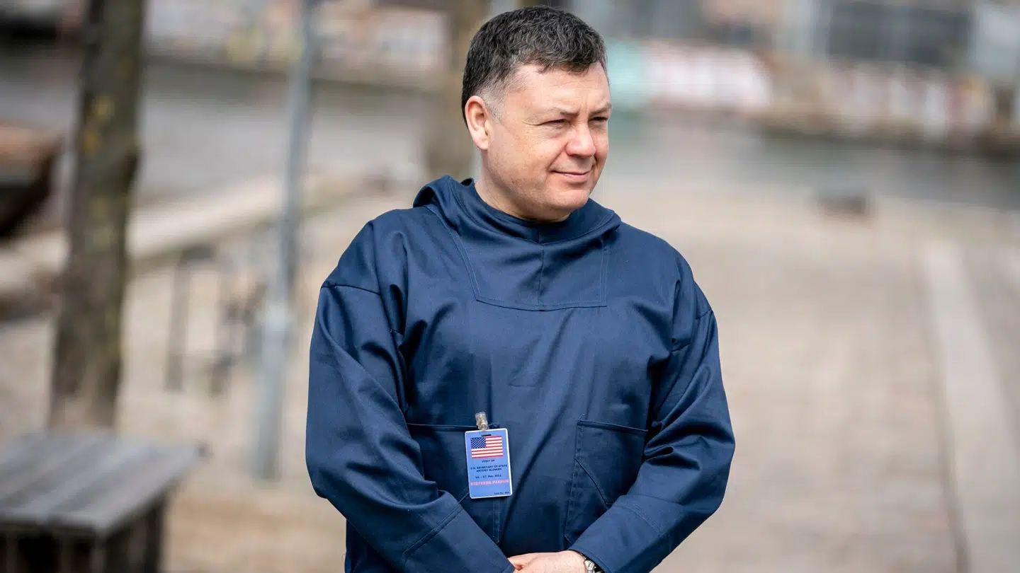 Naleraqs formand Pele Broberg giver ikke meget for kritikken. »Jeg forstår at der er forskere der ikke har læst mit forslag, nu tolker på det gennem medierne,« siger han til B.T.