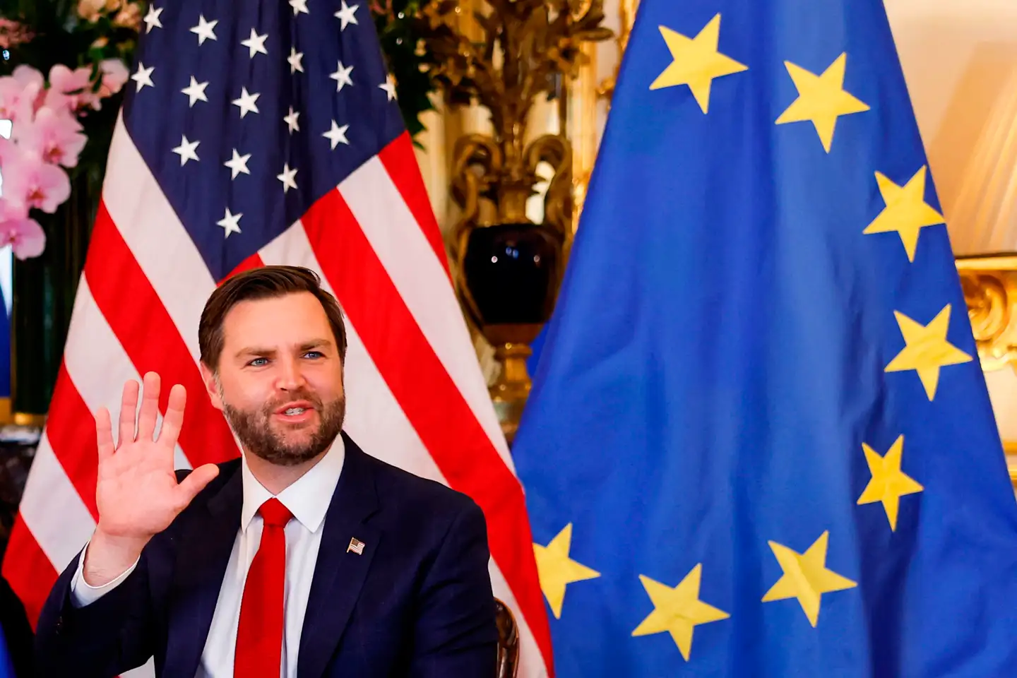 Alle øjne var rettet mod vicepræsident J.D. Vance forud for hans møde med den ukrainske præsident. Men han nævnte ikke Ukraine med et ord. I stedet havde han hårdtslående budskaber til Tyskland og hele Europa.
