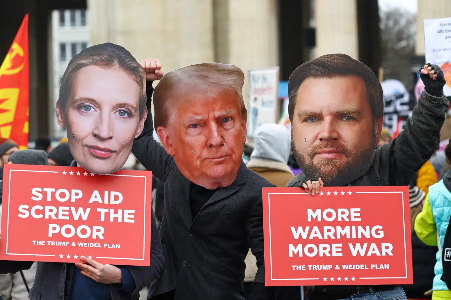 Demonstranter protesterede fredag i München over den politik, som Trump-administrationen og Alternative für Deutschland står for.