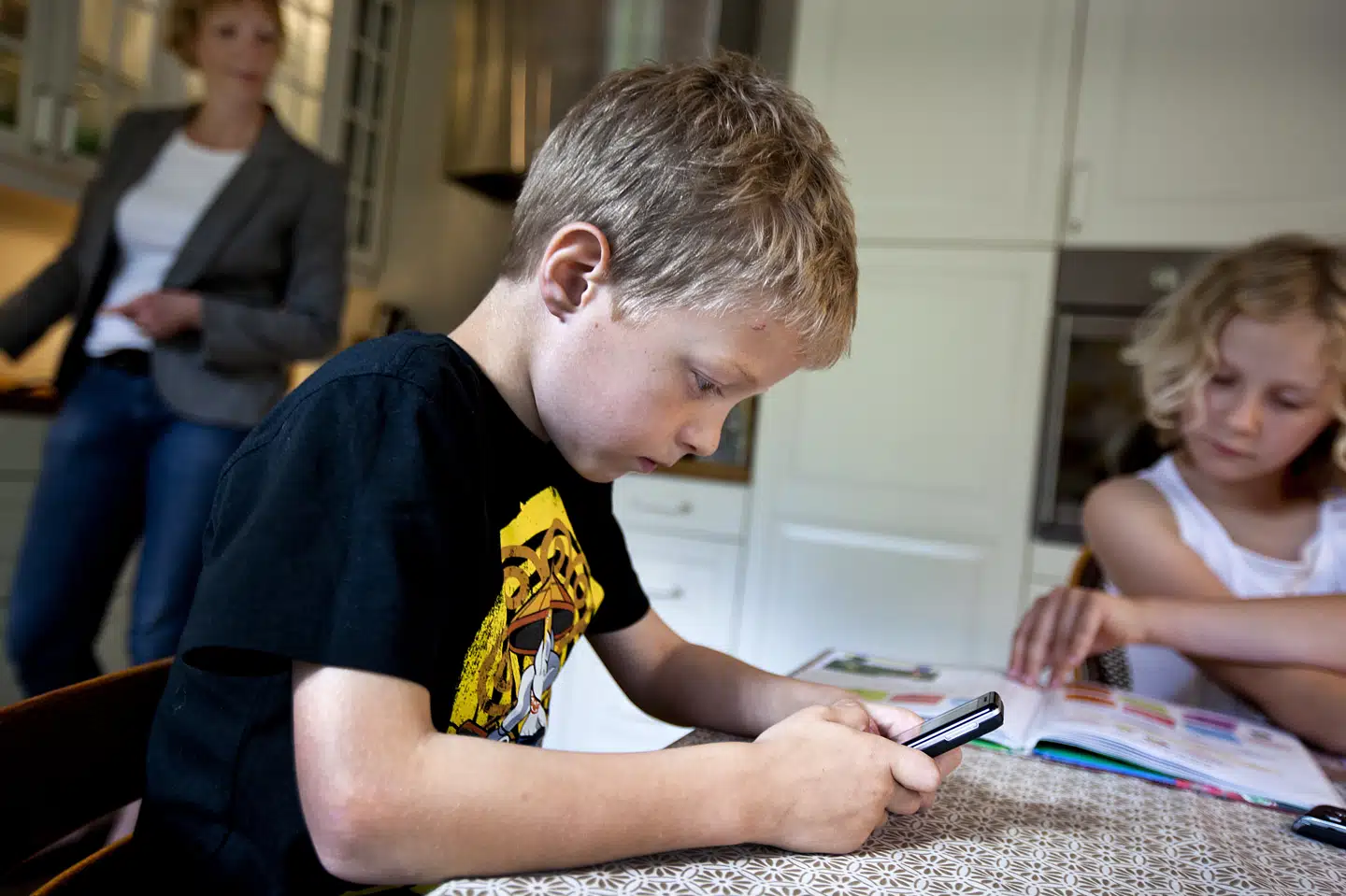 Forældre fravælger at bruge forældrekontrol til at overvåge deres børn, selv om de kender til redskabet. De fleste sociale medier har indstillinger, der kan hjælpe forældre med at overvåge deres børn. (Arkivfoto).