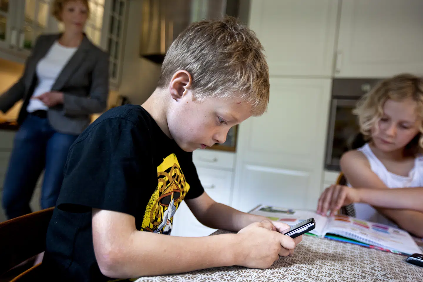 Forældre fravælger at bruge forældrekontrol til at overvåge deres børn, selv om de kender til redskabet. De fleste sociale medier har indstillinger, der kan hjælpe forældre med at overvåge deres børn. (Arkivfoto).