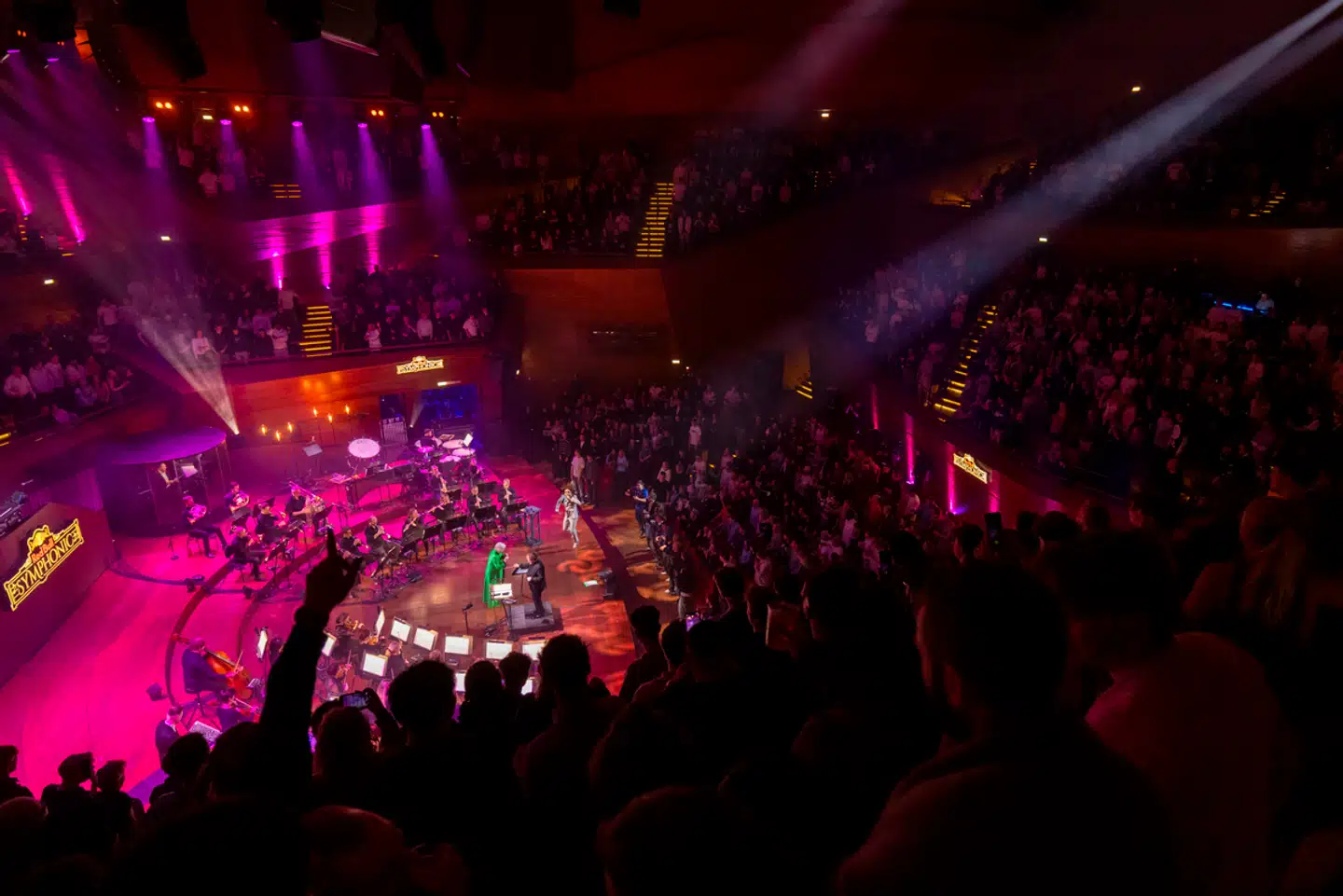 Benny Jamz havde selskab af damen i grønt, Michala Petri, da der lørdag aften var musikalsk sammenskudsgilde i DR Koncertsalen.